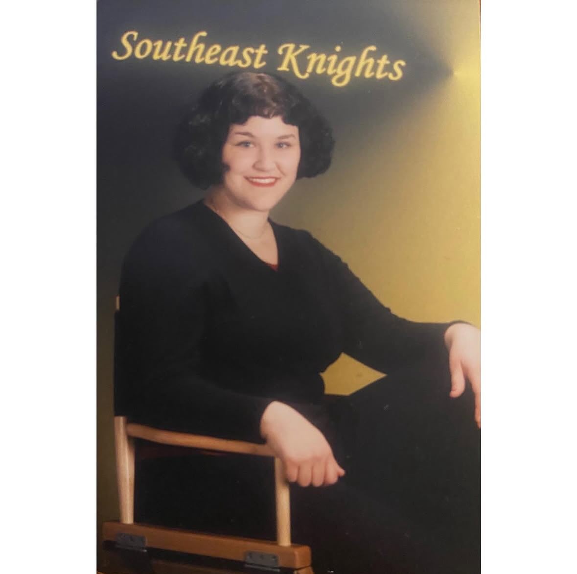 When someone says to me they want a bob but don’t want a triangle, I’m like yes yes yes I definitely understand. I can’t even blame this cut on a hairstylist because I’m pretty sure I did it to myself🫣
Anyways, heyyyyy any class of 2000’s here?🙌 Remember when “The Thong Song” came out? That was crazy.