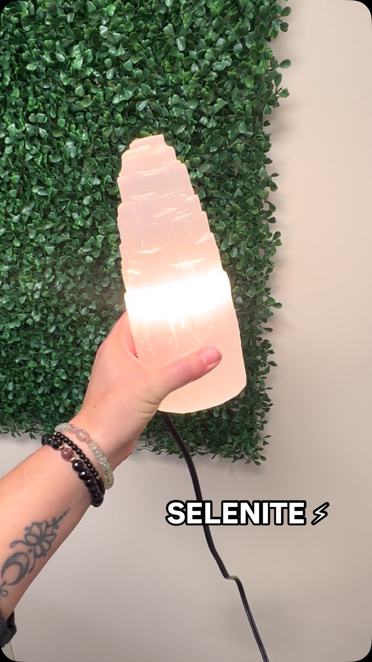 𝙎𝙚𝙡𝙚𝙣𝙞𝙩𝙚 is an essential crystal for 2025 as we navigate MAJOR energy shifts and deep TRANSFORMATION🐍💥✨🦋
This year is all about releasing the old and stepping into higher alignment, and selenite is the perfect tool to support that. Known for its ability to clear stagnant energy, raise vibration, and enhance clarity, it helps you stay grounded and connected during times of change. Whether you’re looking to cleanse your space, recharge your energy, or invite more peace into your life, selenite is a must-have.
Stop by Back to Your Roots to explore our selection in-store, or shop online to bring this powerful crystal into your journey! 🐍🦄🦋✨
#2025energyshift #selenitehealing #backtoyourrootswellnesscentre