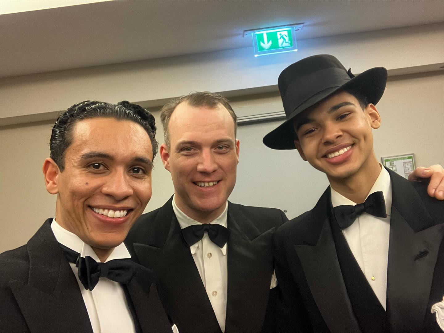 Recently at VBKI Ball with the Swing Dance Orchestra.
Was also happy to have met the young tap dancer Amon-Rê from Paris who joined us for a few songs.
@theswinginhermlins
@daveetheewave
#1930s, #1940s, #vintagefashion, #suit, #retro, #vintage, #swing, #dance #foxtrott#swingdance, #lindyhop, #bigband, #waltz #balboa #swingdanceorchestra, #retro, #doublebass,#oldtimes, #vintageberlin #davidhermlin #music #joy #tradjazz #olddays #maltetoenissen #VBKIball #Amon-Rê