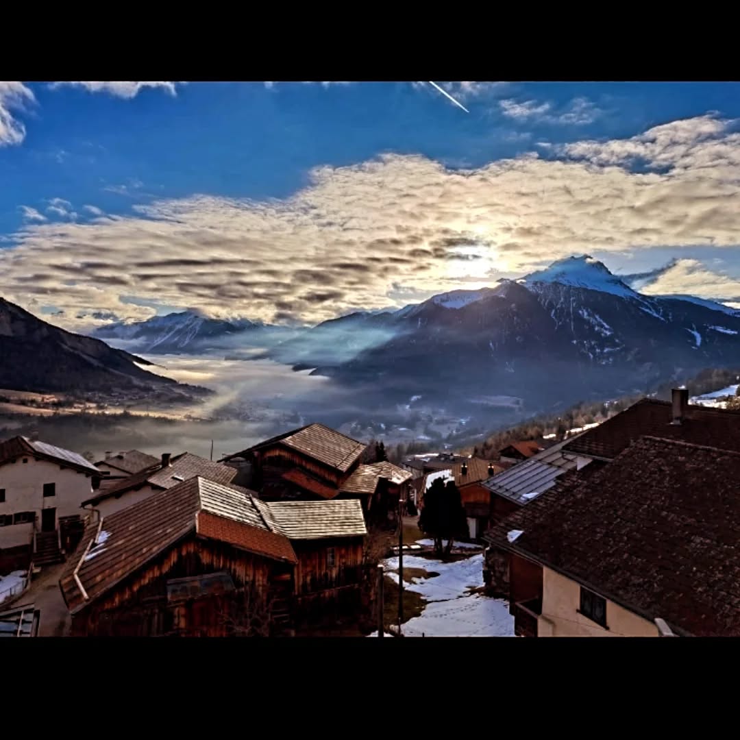 Magische Morgenstimmung in Stierva🌞
Photo @beatrice.mory.75 danke!
#stierva #uts #morgenstimmung #licht #sonnenstrahl