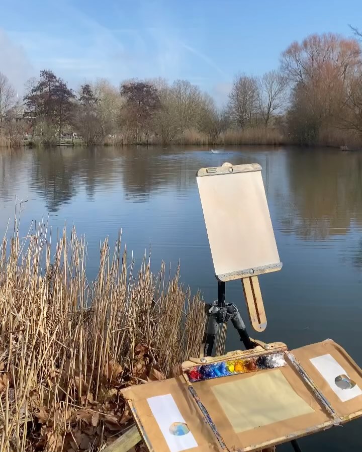 ******I have somehow removed my hilarious (?!) commentary and replaced it with a “ here comes the sun” audio. No idea how I did that, nor how to reverse*****
Painting out with @londonpleinairpainters at Clapham Common today. What an amazing day. I set off, -2°, Arctic explorer clothing , to travel to London. I came back having shed 723,000 layers. With two paintings and quite a lot of paint liberally spread over most of me.
Heres an (almost) funny video about how I choose where to paint, plus my efforts for the day.
I can’t wait to go next month for the Ally Pally paint out. FINALLY a big view, big sky , and AN opportunity to avoid bulidings/ people/ all the other things I cant paint…..
#pleinairpainting #claphamcommon #iconiclandmarks #reflectionart #cloudspotting #paintwithfriends