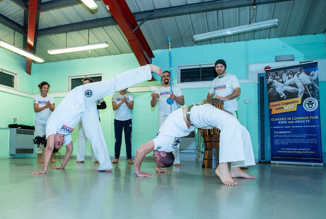 Welcome to our Beginners class On MONDAYS
From 7:30pm you can experience Capoeira from the very basics and go step by step! Suitable for everyone
Join us!
The art Capoeira could seem like a long journey of learning but the first steps are very essential!
7:30pm at chestnuts community centre N15
Registration link in bio
@capoeiranativoslondon
#capoeira #capoeiralondon #capoeiranativos #trainingday #workout
Pics by @zooverano