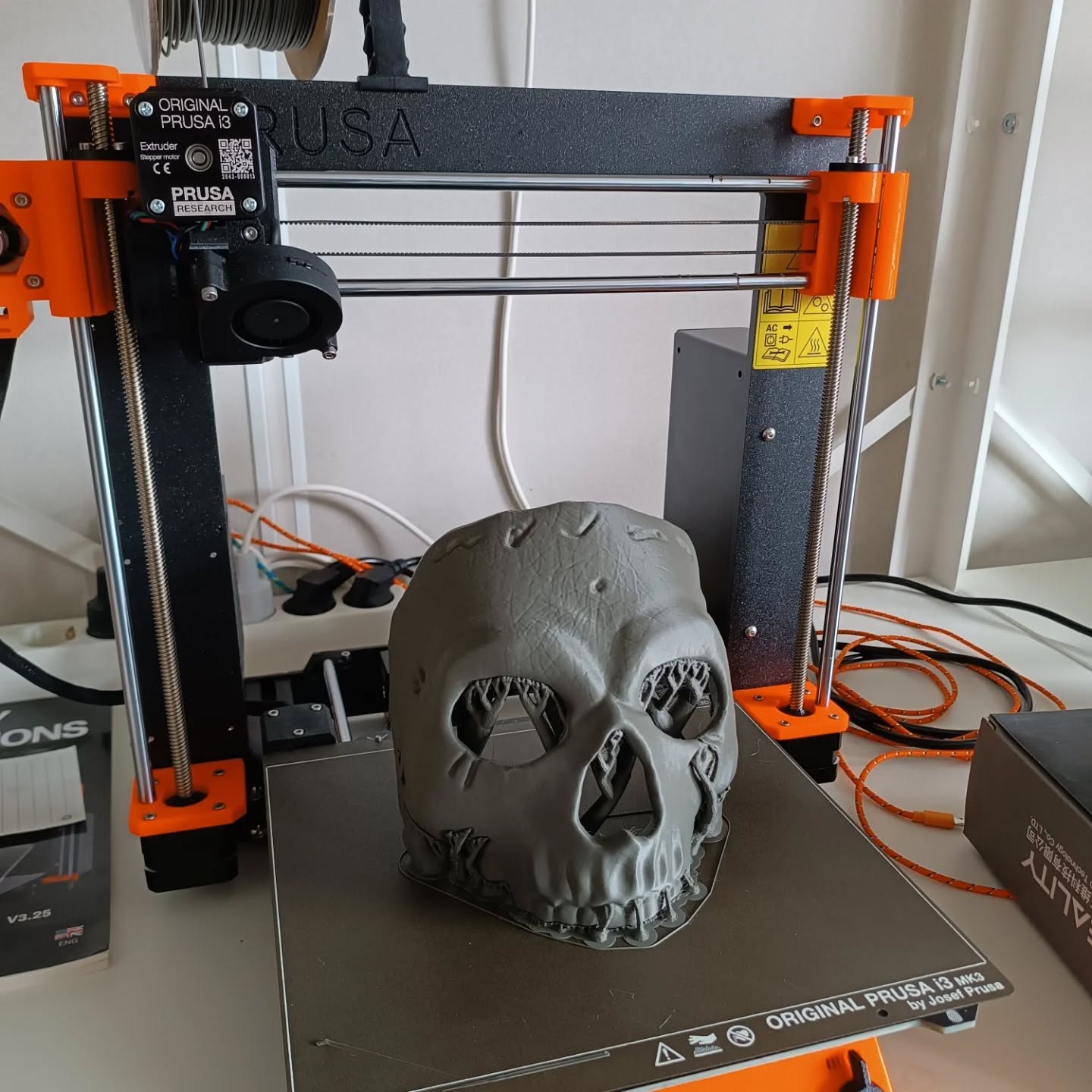 Fresh off the printer - this airsoft mask is ready for the field! 💥 @adamlotw
#3dprinting #airsoftgear #custommade