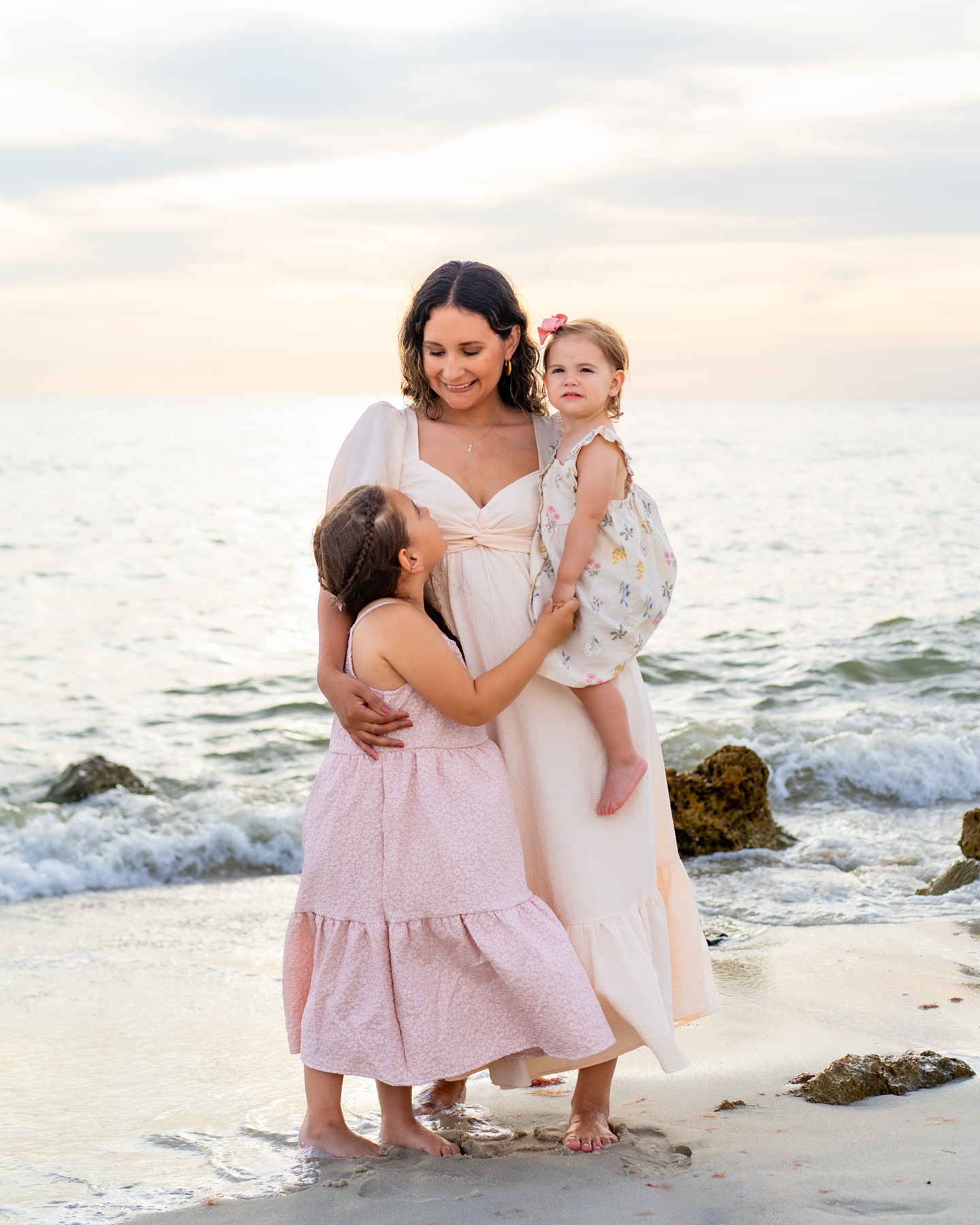 Mom and her Little’s 💕. #swflphotography #naplesphotographer #fortmyersphotographer #bonitabeachphotographer