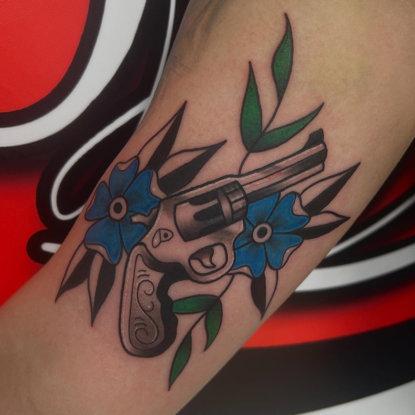 Recent work by Cat, who is booking for March at both of our locations. Visit our website to fill out a consultation form to get scheduled with her! 🌸 @tradcat.ink