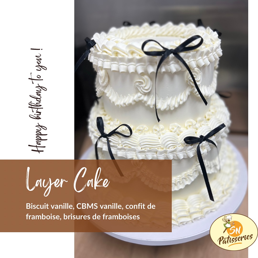 Un joli anniversaire fêté avec ce layer Cake en blanc et noir ce week-end au @domaine.de.pladuc à Lachaise (16)
L’occasion pour moi de découvrir ce joli domaine près du labo.
Merci pour votre confiance !!
#pâtisserie #charentemaritime🇫🇷 #layercakes #birthdaycake #raspberries #vanilla