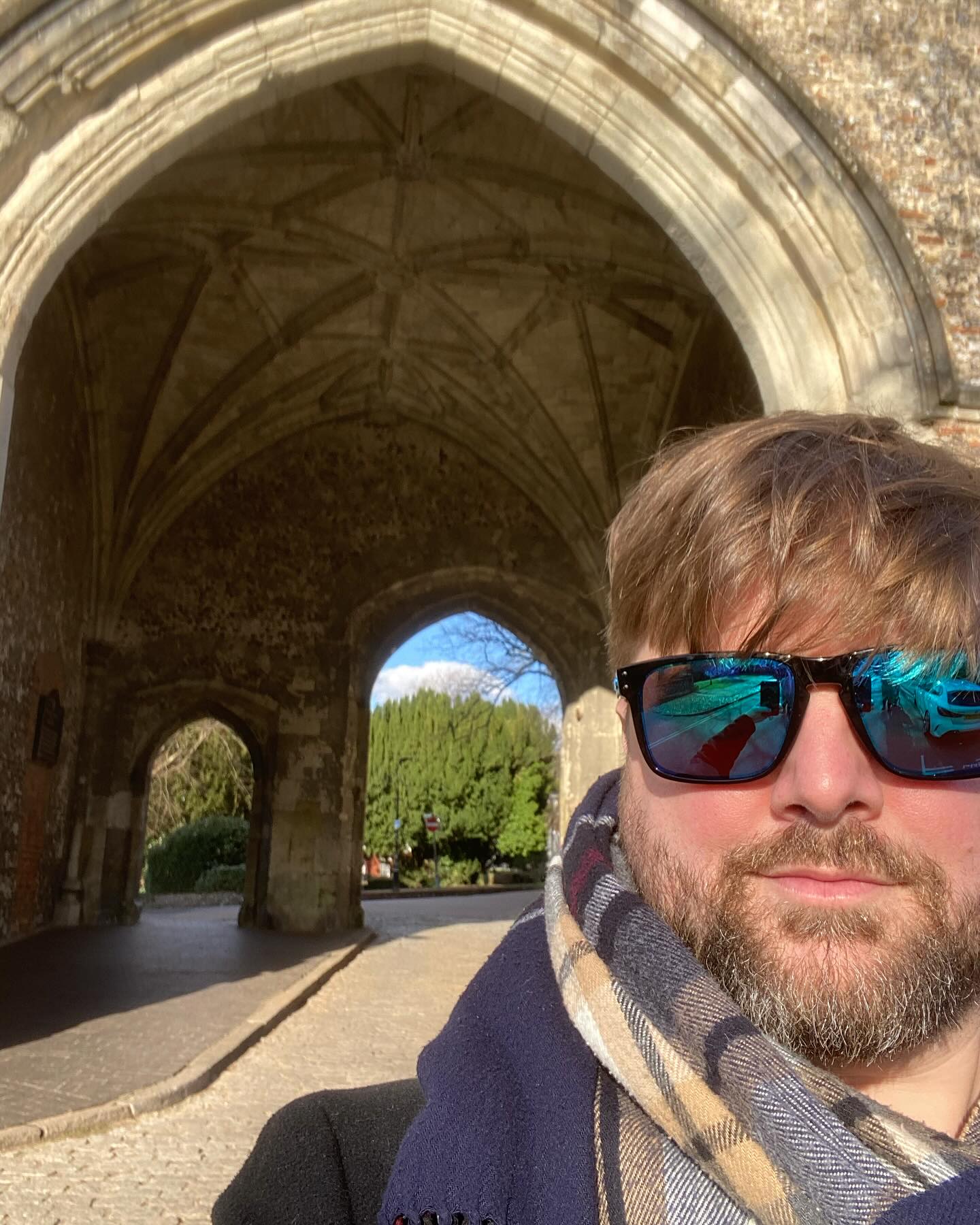 St Albans. Just north of London lies a city with a lot of History. A cathedral that’s older than the Tower of London, a town that saw two battles in the Wars of the Roses and the remains of one of the largest Roman settlements in Britain. Big enough to be a target for Boudicca queen of the Iceni and her uprising in the first century CE.
#stalbans #stalbanscathedral #normancathedral #medieval #roman #romanempire #verulamium #mosaic #guide #tourguide #touristguide #exploring #history