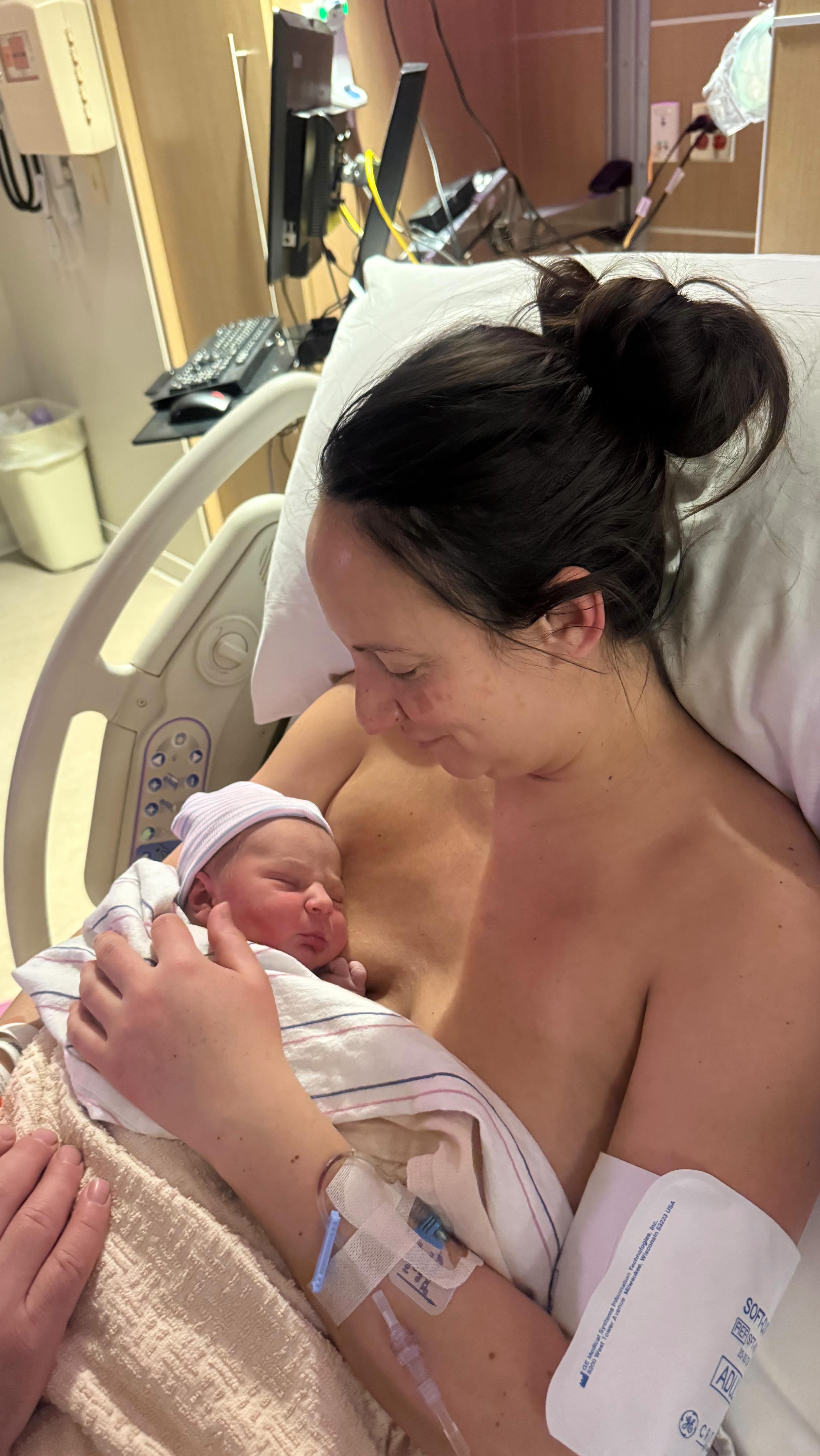 I absolutely love 💗 working with pregnant women through their pregnancy, labor, and postpartum for several reasons but my top favorite reasons for birth are that
1) Each birth is unique
2) How strong and capable women are
3) How romantic the birth experience can be
I love seeing couples come together and grow even deeper in love , support their wives/girlfriends and are present in helping verbally, mentally and physically support bringing their baby into the world.
I am so grateful to be part of the birth and share the stories of the women who have conquered their births like champions. My client worked so incredibly hard to meet her little one and she continued to be mentally checked in and even managed to smile throughout the whole thing. 🤗 I am so incredibly proud of her she made birth look too easy. 🥲
.
.
.
.
#birth #birthday #birthdoula #birthwithoutfear #birthcenter #birthcenterbirth #birthingblissfully #baby #birthphotography #doula #doulalife #doulasupport #littleone #peacefulbirth #peacefulbirthing #tenfingerstentoes❤️ #tranquillity