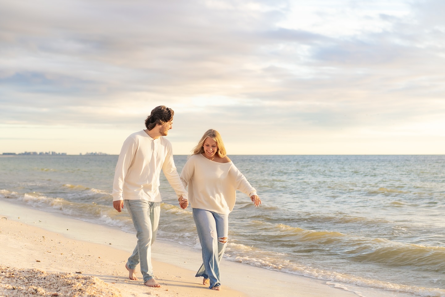 Hand in hand 💍.
#swflphotographer #naplesphotographer #bonitabeachphotographer #fortmyersphotographer