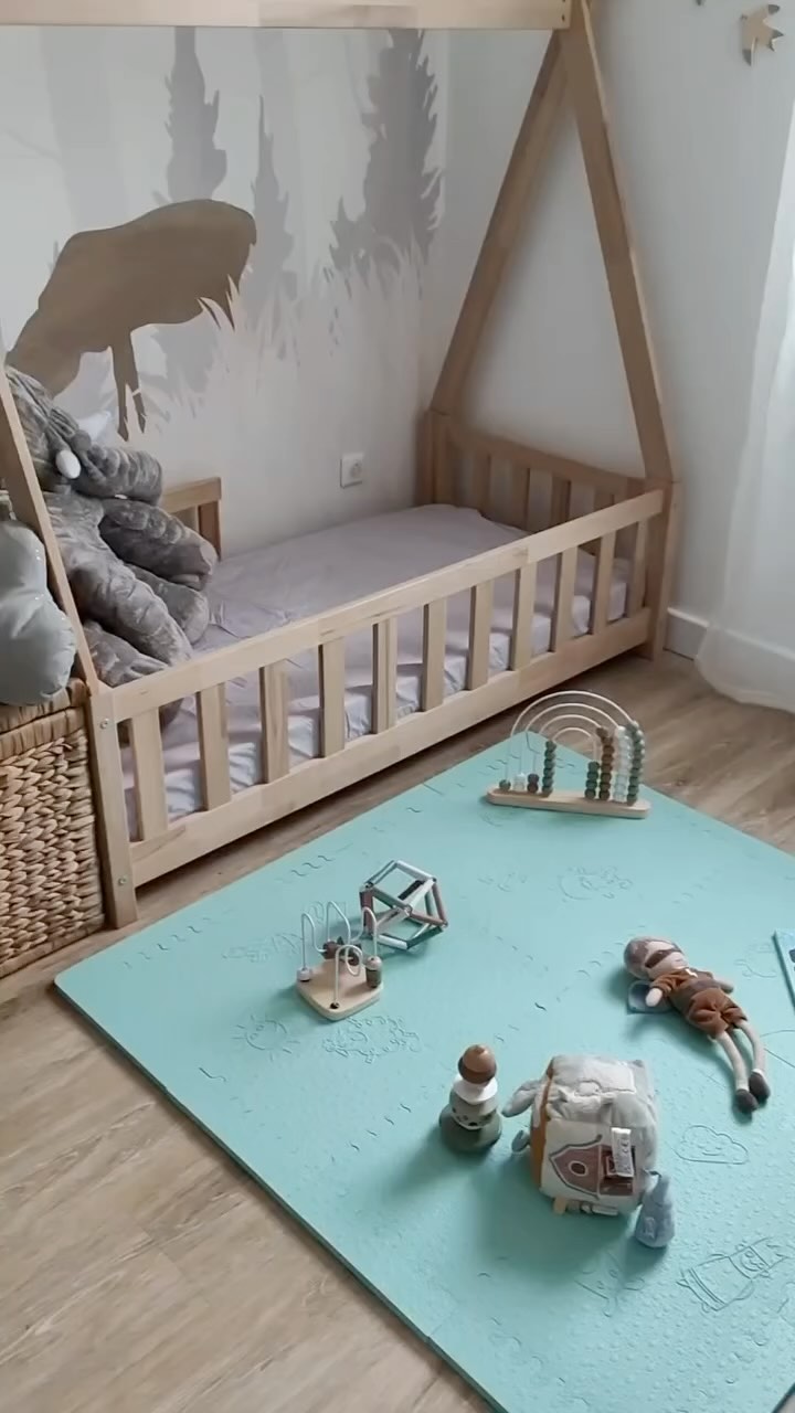 ✨ Un nuevo espacio Montessori ✨
Un rincón ᵗʳéˢ ʲᵒˡⁱ para el pequeño Marceau, diseñado para estimular su curiosidad y desarrollo en un ambiente seguro y acogedor. 🌿👶🧩
#EspacioMontessori #LüBabymats #AprenderJugando #DesarrolloInfantil #MontessoriEnCasa