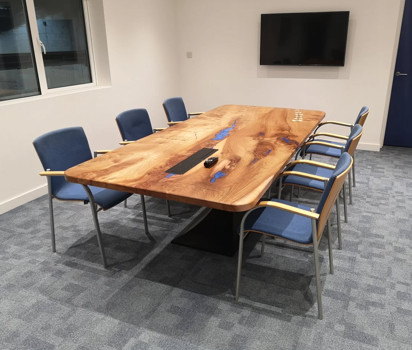 Our meeting room is coming along nicely. Will soon be available to hire!
#meeting #meetingroom #workspacesheffield #meetingssheffield #boardroomsheffield #attercliffe