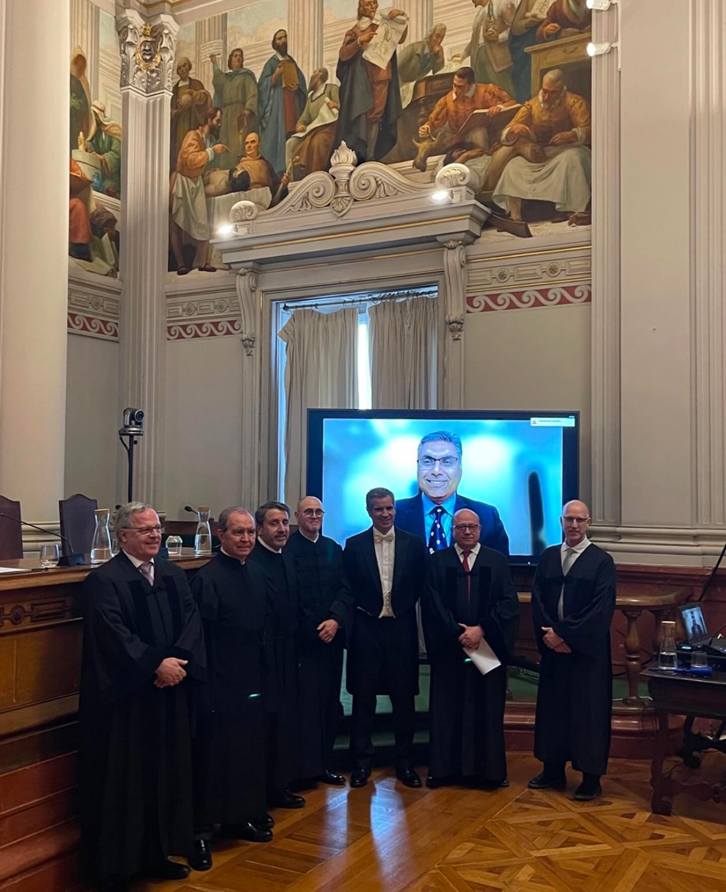 Decorreu na Faculdade de Ciências Médicas
NOVA Medical School da Universidade Nova de Lisboa a defesa da tese de doutoramento do Dr. Pedro Dantas, intitulada “Hip contact force and pressure in cam femorocetabular impingement syndrome”.
O presidente do júri foi Jaime da Cunha Branco, Professor catedrático na NOVA Medical School e os vogais foram Marc Tey Pons, Professor Associado na Faculty of Medicine of Autonomous University of Barcelona, Espanha, Vikas Khanduja, Professor
Associado Afiliado na Faculty of Medicine of University of Cambridge, UK, António Fonseca de Oliveira, Professor Catedrático Convidado no Instituto de Ciências Biomédicas Abel Salazar da Universidade do Porto, Manuel António Pereira Gutierres, Professor Associado com Agregação na Faculdade de Medicina da Universidade do Porto, e Mário João Gamelas, Professor Auxiliar Convidado na NOVA Medical School
Muitos parabéns, Prof. Pedro Dantas!