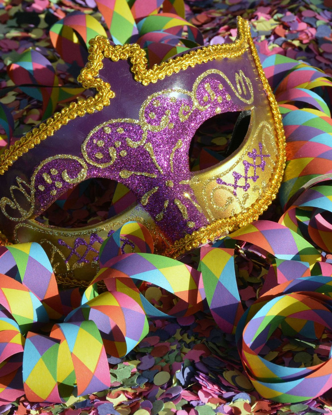 Special offer this Carnival weekend. Join the fun and get your 15% discount on all Mala necklaces. This Carnival offer lasts until March 3rd.
#malanecklaces #discount #specialoffer #carnival #labradorite #onyx #lapislazuli #tigereye #smokeyquartzcrystal #gemstones #wildstonesamsterdam