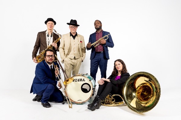 Nation Beat. Paul Carlon.
Alternative Jazz Mastery from Avokado Artists for your one-stop licensing wants and needs. Link in Bio