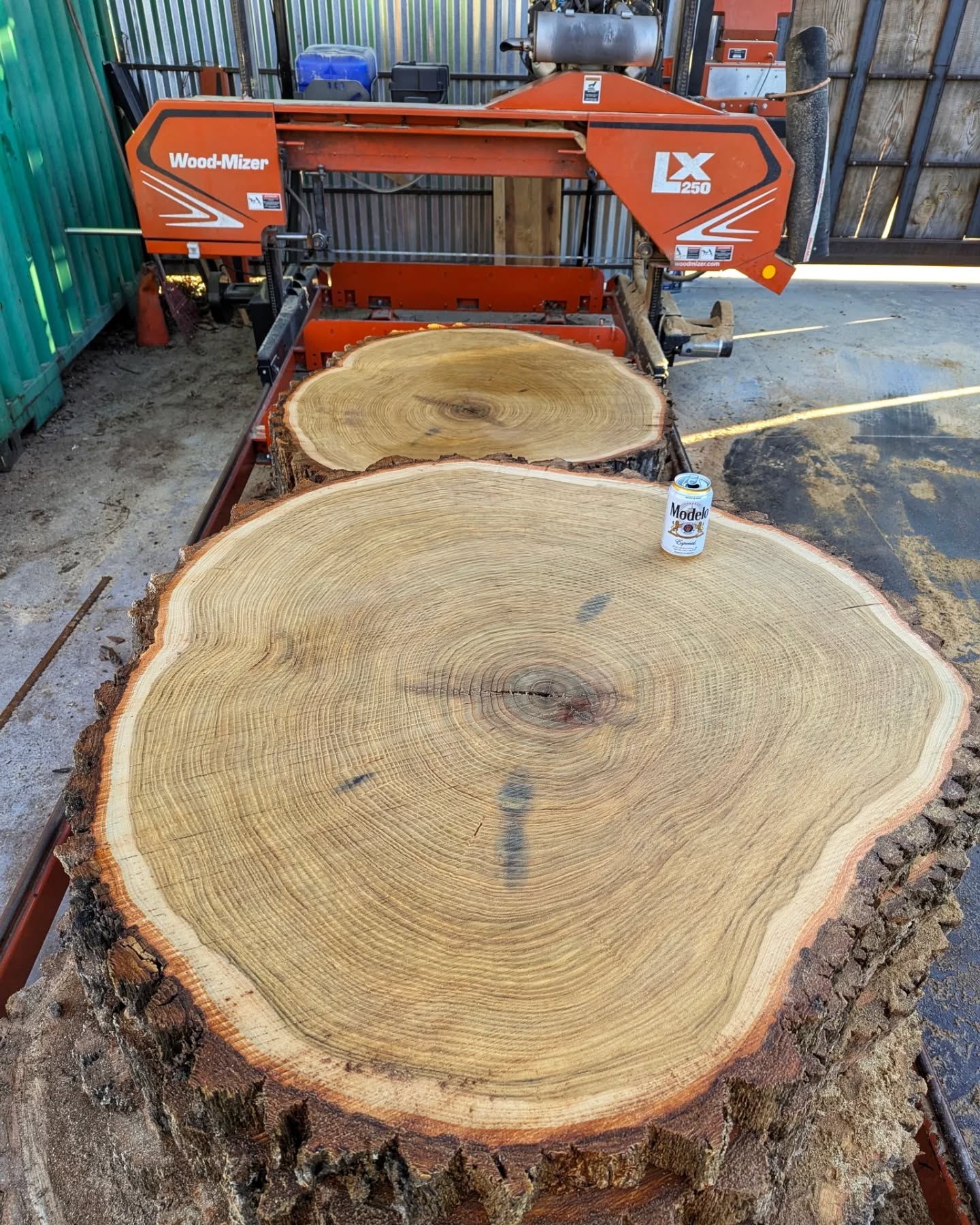 We got in a lot of logs this last week, this one is a little over 4 ft wide. Unfortunately the stick was so big that it needed to be chunked to be craned over the house. Sometimes cookies are in order.
.
.
.
#elm #slaburday #sawmill #woodmizer #cookies #endgrain #customshop