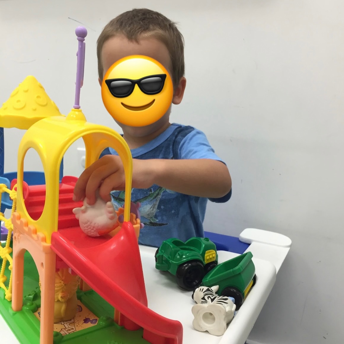 Prepping the farm for the weekend while working on play skills, joint attention, sharing, turn taking, making requests, and responding to others. 🐮 🐷 🚜 Happy Friday! ✨ 🌈