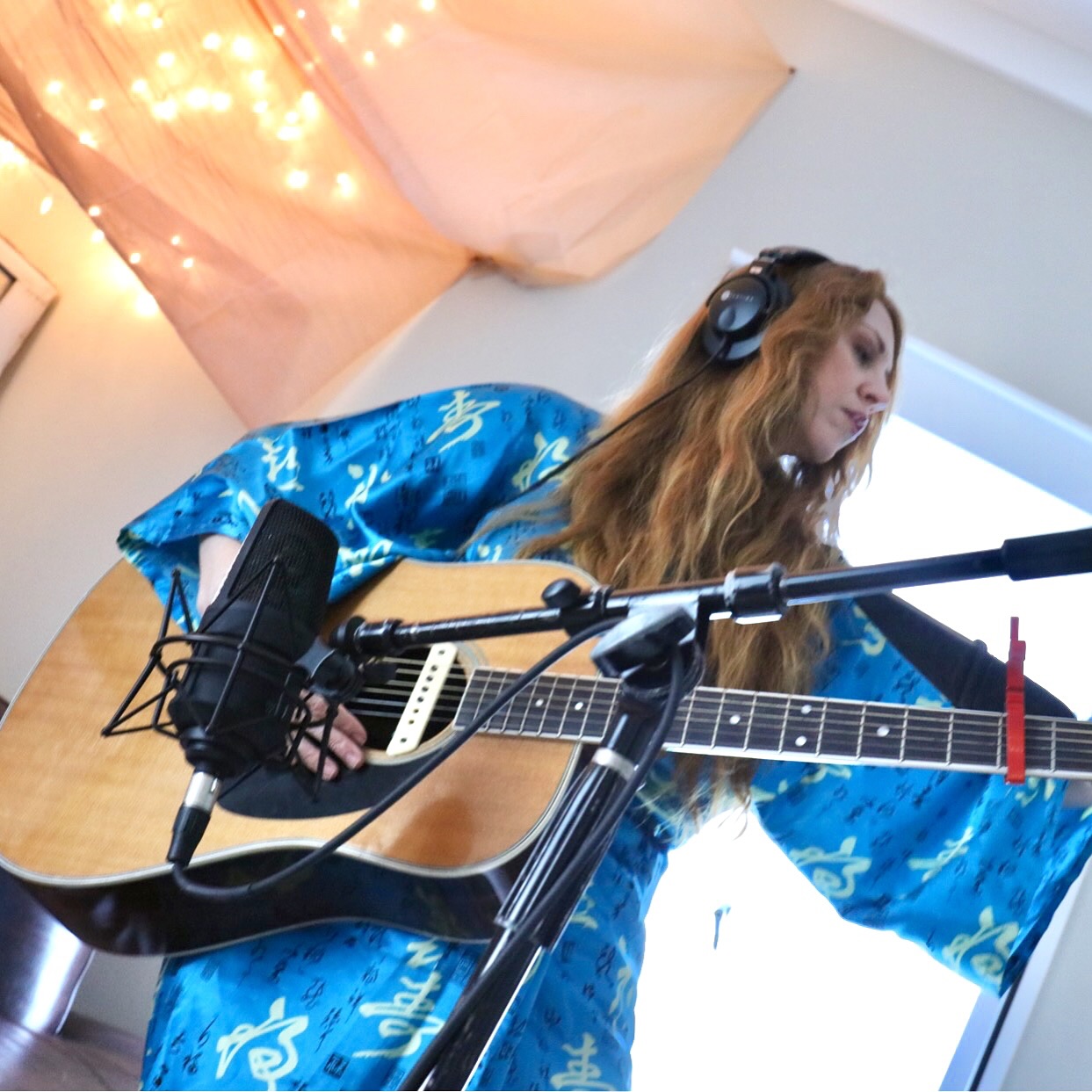 online concert mañana, u don’t have to be dressed. ✨(but you do have to be a patreon patron. which is such an awesome way to truly support artists. link in bio) #robelife