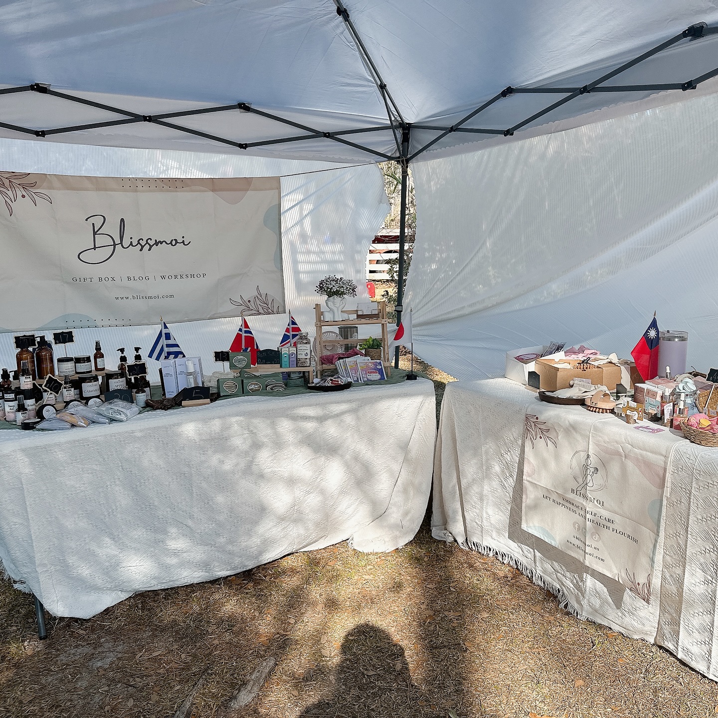 We’re thrilled to see you all at Neighbor Fest! Thank you to everyone who came to see me. I’m so excited to share that we SOLD OUT of a couple of products!!! The magnesium cream disappeared in a blink, and the snow mushroom face toner and adorable macaron wax melts received tons of compliments. We truly appreciate your support!
Our next event will be at Belhaven on April 12—stay tuned! Can’t wait to see you all again!
#blissmoi #popupmarket #neigborfest #richmondhill #giftboxforher #giftforher🎁