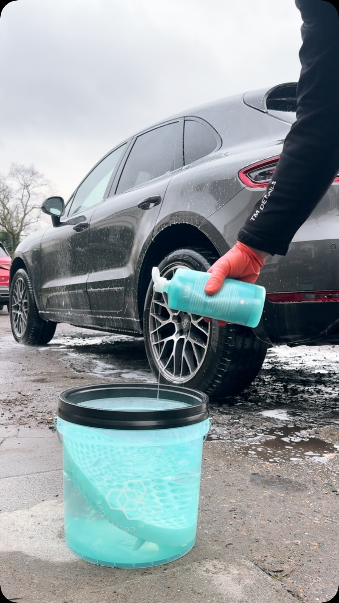 New bucket new wash mitt and new shampoo from carbon collective. #carboncollective #detailing #washmitt #bucket #carshampoo #newproducts