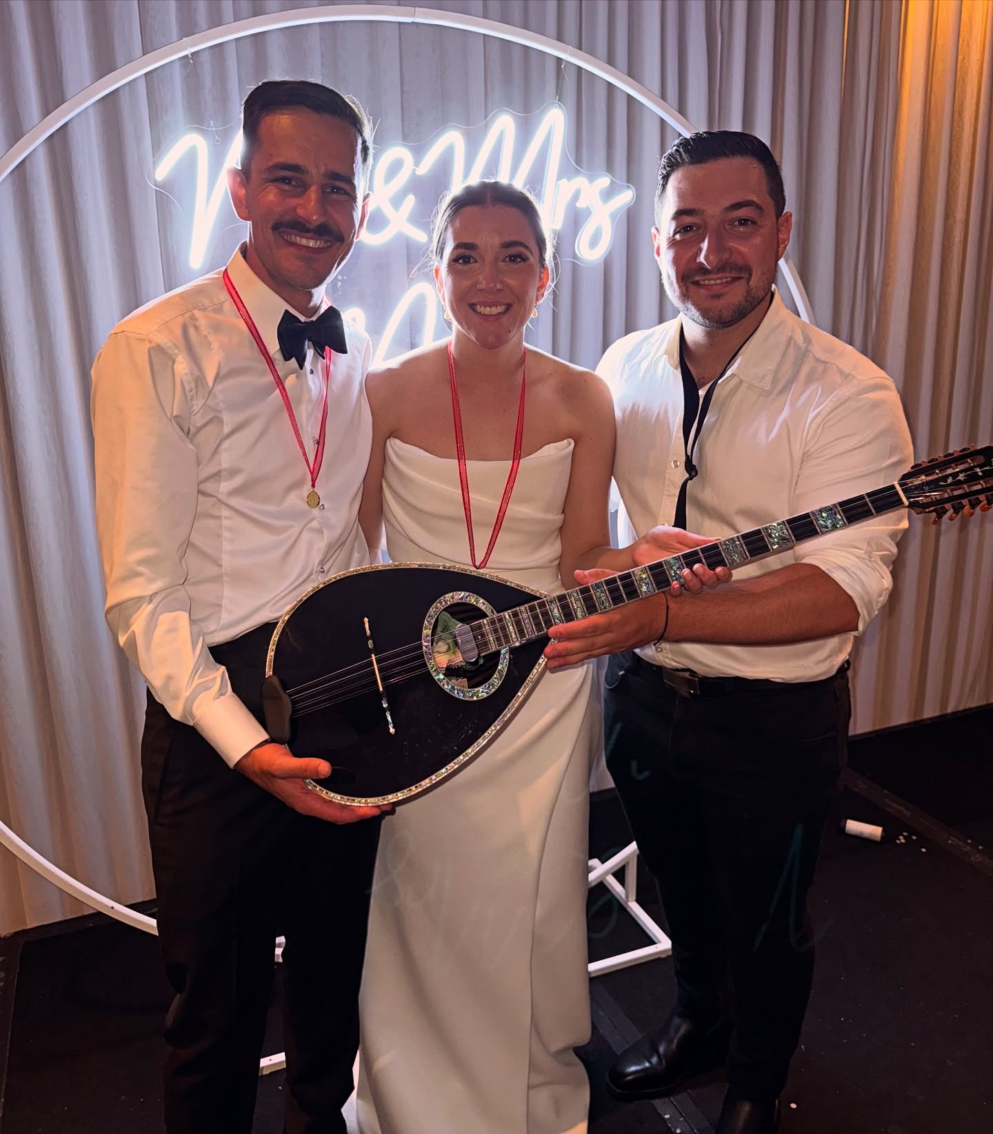 What an absolute honour to play at Adam and Brooklyn Neou’s wedding tonight.
May your lives be filled with love and happy memories 🍹🍸
🪕 @stratosbouzoukicbr
🎛️ @dj.stavros