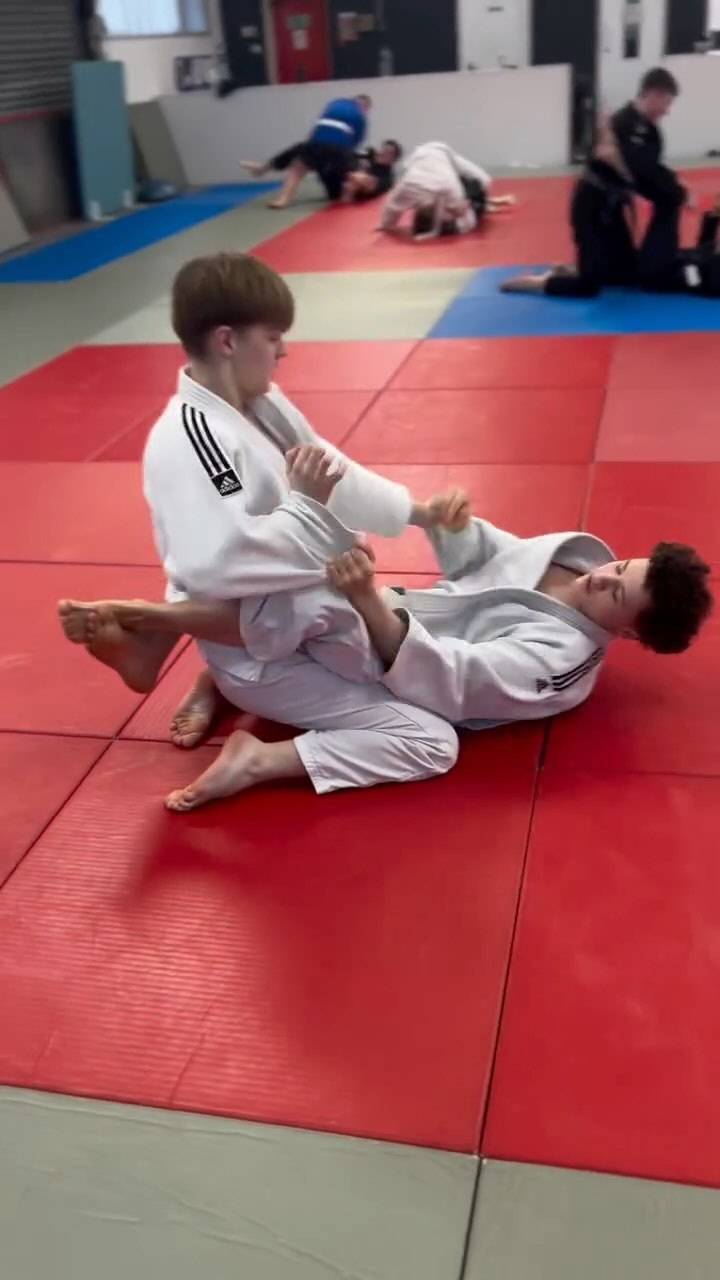 Situational Sundays- learning how to pass guard #checkmatbjj #bjj #guardpass #rolling