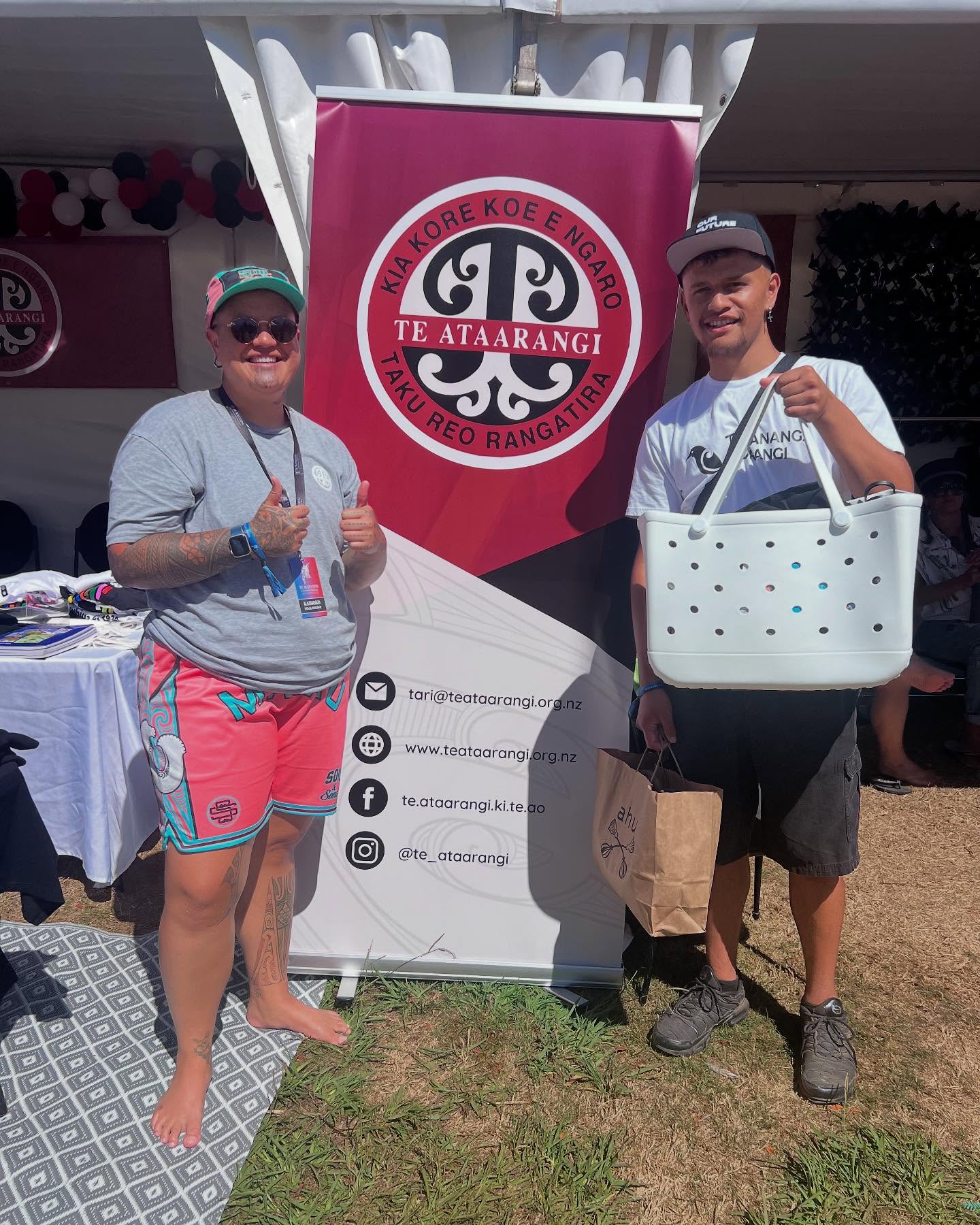 Ānei e te iwi, the winner of our Te Matatini Giveaway is:
Turirangi Flavell-Huaki @turirangi22
🥁🥁🥁👏🏼👏🏼👏🏼✨✨✨🫶🏽🫶🏽🫶🏽
Mihinui to everyone who entered! I te mutunga rā ko te reo Māori te toa o ngā toa! Enjoy the rest of your Te Matatini, keep hydrated if you are here and if youre tuning in from home mauri ora kia koutou!
Keep an eye out for our next giveaway 👀👀👀 #akoararau…
❤️🥳🤙🏽🔥😎
#teataarangi #tekahuimaunga #tereomāori #tematatini #kapahaka