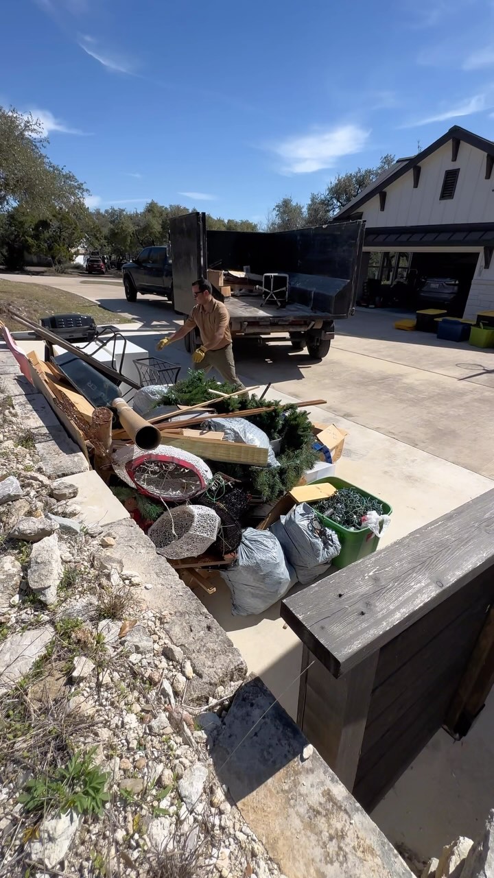 Some artists bring the Old West to life on canvas. I haul away the old mess to make room for the next masterpiece!#DashAwayHauling #CreativeCleanup
