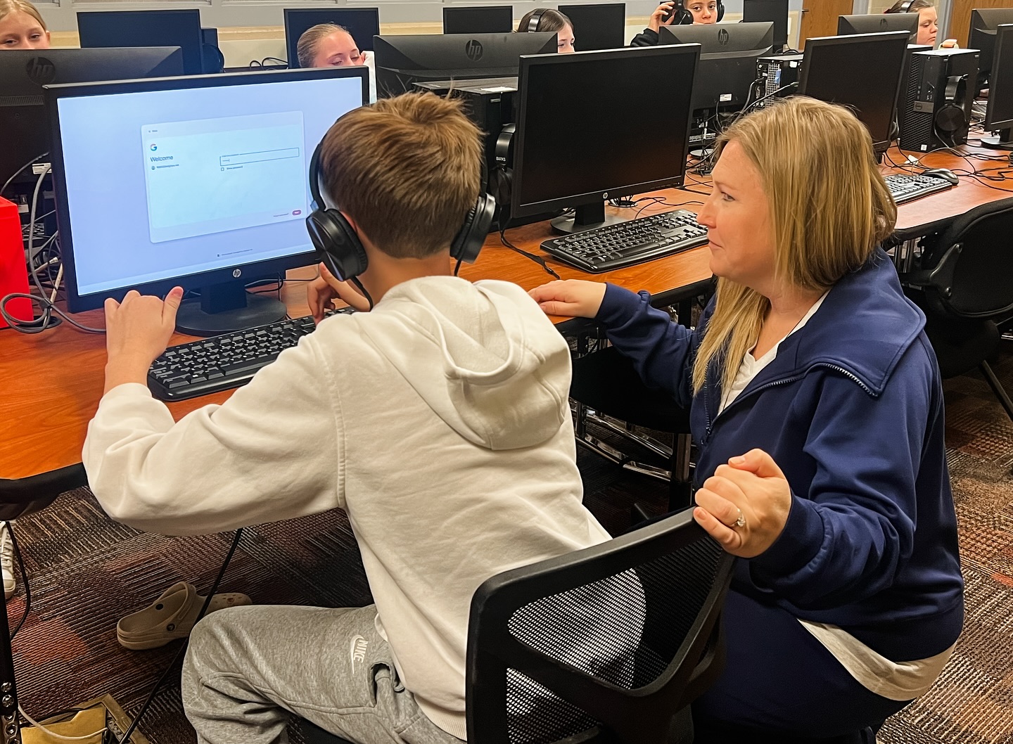 Classroom Grant update: 💻🎧
This December, ESEF awarded Mrs. Powell a grant for a set of classroom headphones. Mrs. Powell’s Middle School students now have the ability to use headphones in her classes and not rely on having their own. We are excited to see her grant at work in her classroom! 🙌🏼🦉
Check out the link in our Bio to donate to ESEF to help fund more classroom grants and student scholarships in the future. ♥️