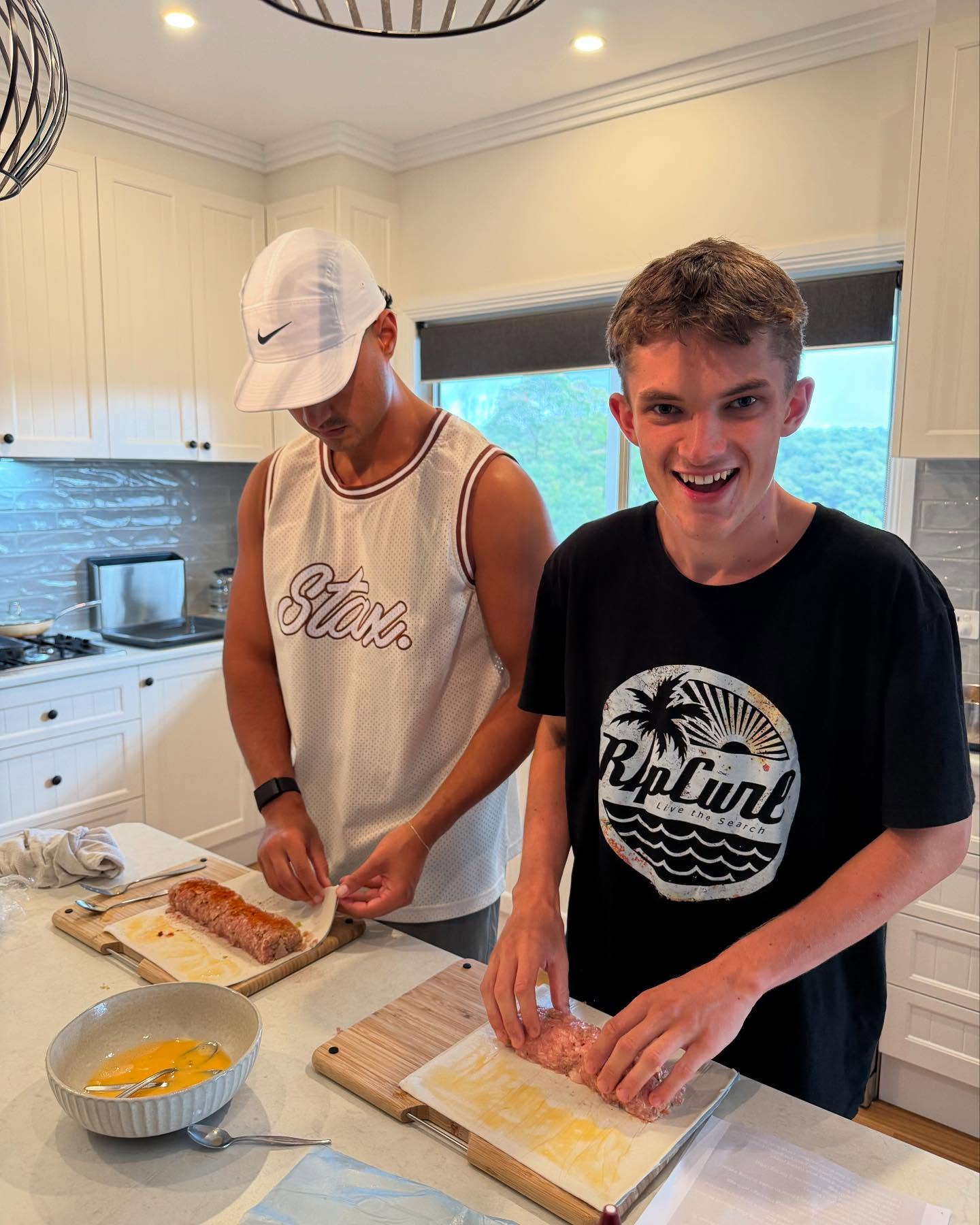 Developing independence while building lifelong friendships—could it get any better? 🥗💪🏼
#Empowerment #Independence #SupportAndFriendship #Supportworker