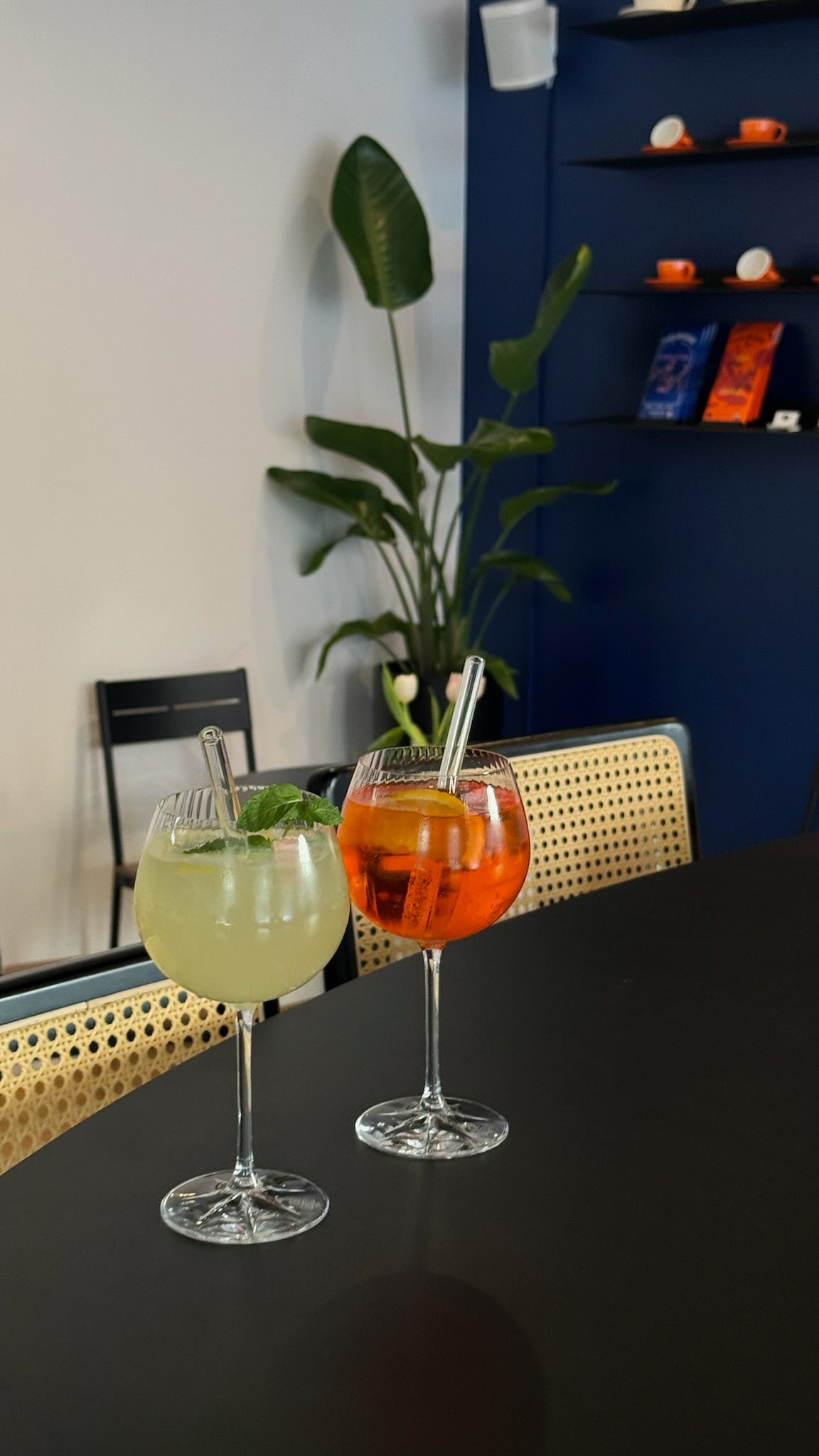 BUBBLY HOUR! 🥂Täglich von 16:00-18:00 Uhr! Jeder Spritz nur 6,90€! 🫢