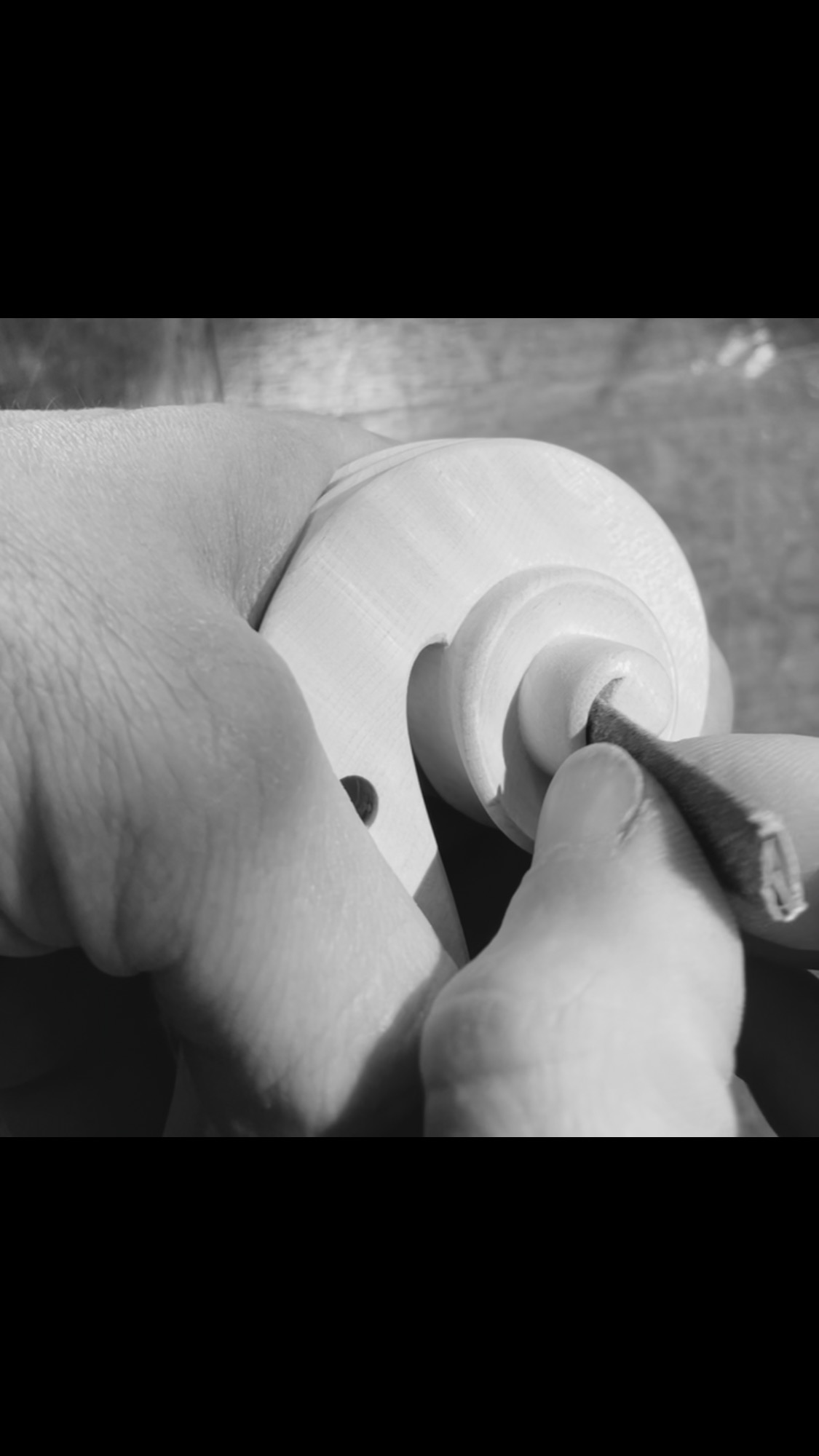 Ultimi dettagli…rifinitura della testa, poi si inizia la verniciatura. Viola mod. Ornati