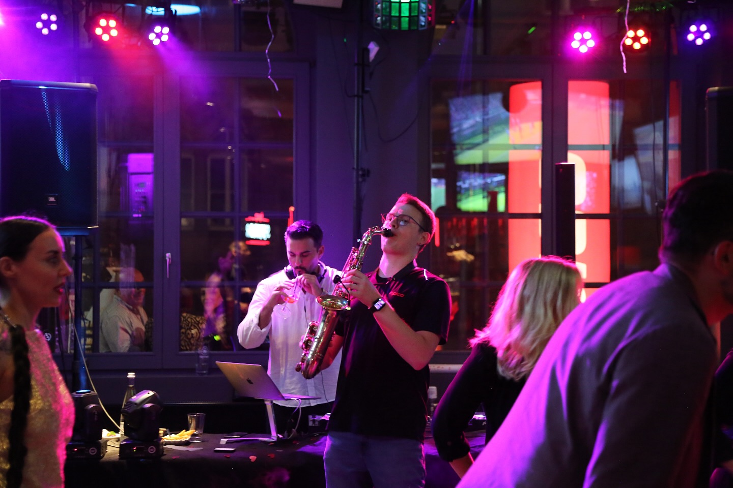 moments! 🎷✨ There’s nothing better than seeing the dancefloor come alive when live sax meets DJ beats. Every event is unique, and we make sure the music creates the perfect vibe – from elegant weddings to wild party nights! 🎶💃
Let’s make your special day one to remember! Who’s ready to dance all night? 🚀
Eine Nacht voller Energie, Musik und unvergesslicher Momente! 🎷✨ Es gibt nichts Besseres, als zu sehen, wie die Tanzfläche explodiert, wenn Live-Saxophon auf DJ-Beats trifft. Jedes Event ist einzigartig, und wir sorgen dafür, dass die Musik die perfekte Atmosphäre schafft – von eleganten Hochzeiten bis zu legendären Partynächten! 🎶💃
Lass uns deinen besonderen Tag unvergesslich machen! Wer ist bereit, die ganze Nacht zu tanzen? 🚀
#WeddingVibes #SaxAndDJ #UnvergesslicheMomente #Hochzeitsmusik #LiveEntertainment #Hochzeitstanz #PartyVibes #DancefloorReady #EventDJ #SaxophonLive #Hochzeitsfeier #GoodVibesOnly #LuxuryWedding #MusicThatMovesYou