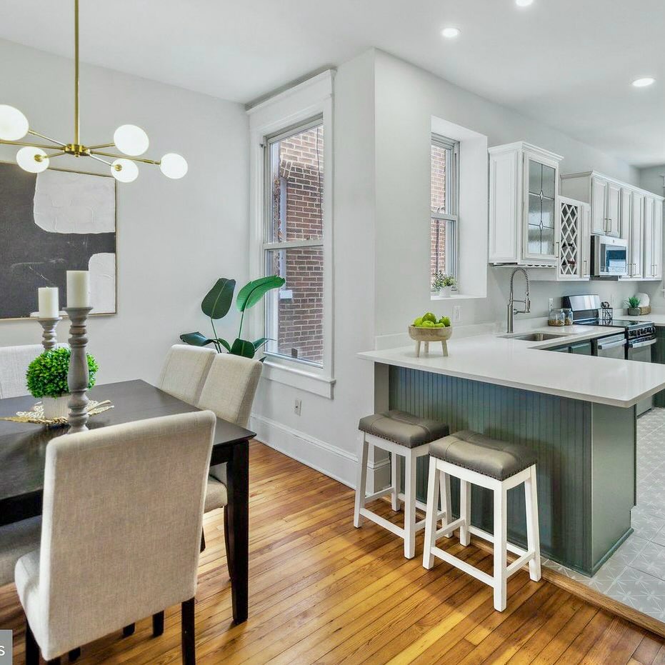 Loved “going green” with this gorgeous cabinet color (check out Farrow and Ball’s Green Smoke or Benjamin Moore’s Caldwell Green for a similar look)