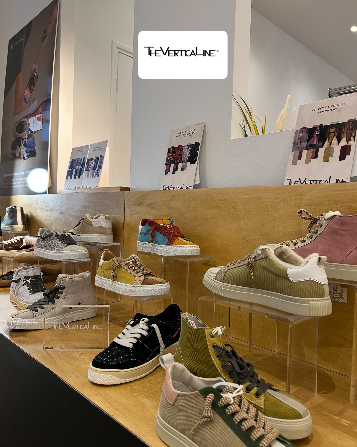 ✨Theverticaline ✨
#madeinitaly #craftmanship #shoes #showroom #brand #multimarques
