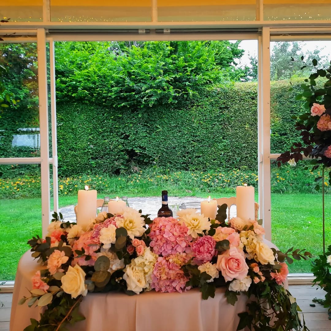 Momenti wedding day ilbocciolo_milano 375.7499450 www.ilbocciolo.it @castello_di_cernusco #wedding #flowerphotography #locationwedding #flowerdesign