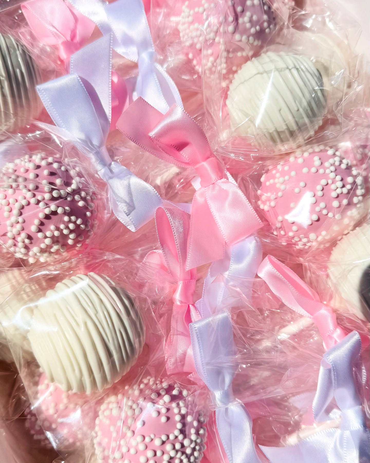 Welcoming a beautiful babygirl 🩷 (I am bias because it’s my niece 🥰)
#cakepop #babyshower #babygirl #girl #2025 #explorepage #babyshowerideas #desserts