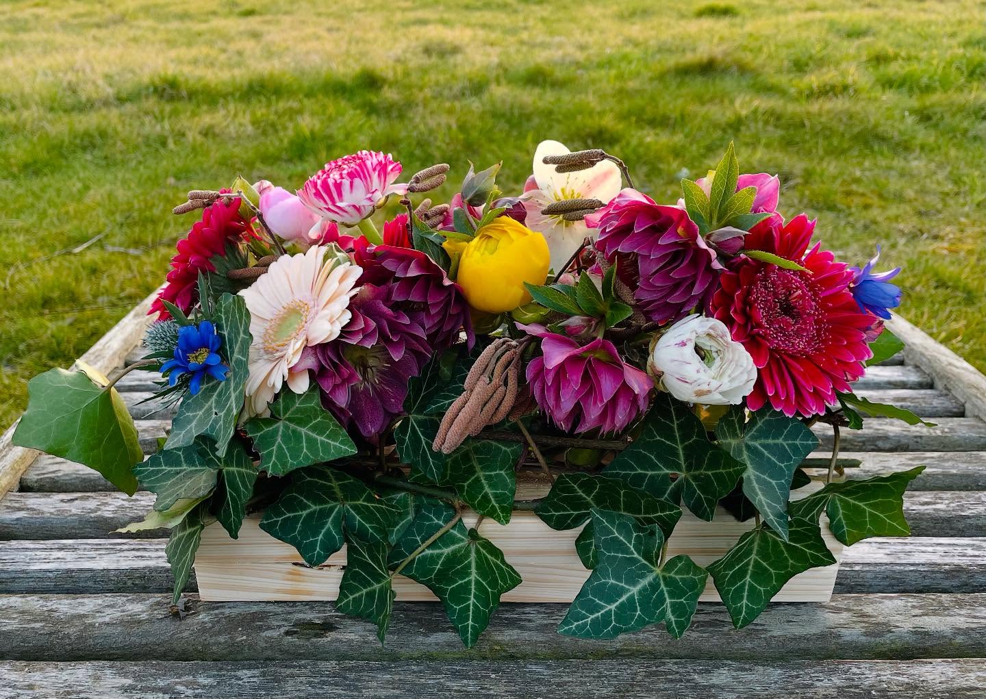 Mooi weer! ๐
Er komt opnieuw leven in de tuin en dat geeft inspiratie voor een bloemenworkshop. ๐ธ
Datum: zondag 25 mei 2025 - 10u
Meer info: fleursarrossees@telenet.be