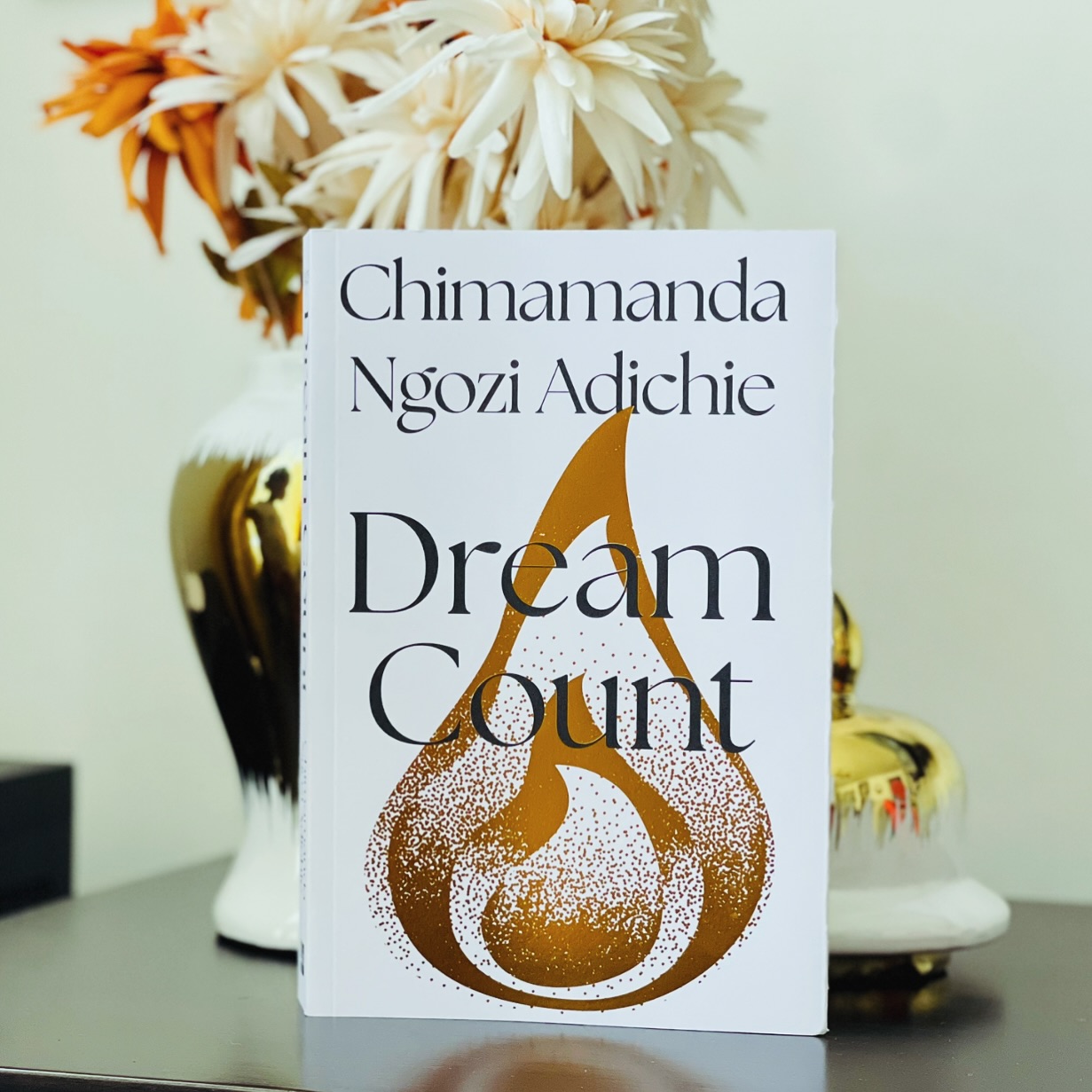 Happy Chimamanda Day Earthlings 🎊🎉🎊🎊
How lucky are we to live this in a time such as this! A time where Beyoncé won Album of the Year for a rock album and Chimamanda has released a new fantastic book? Ah! 2025 is really shaping up to be a great year!
Are you planning on reading Dream Count? Why? Why Not?
Have your grabbed your copy already? I’m really loving all the posts I’m seeing of Kenyans having received their books on publication day @somanami_ke truly is changing the game 😍😉😜.
#dreamcount #chimamandangoziadichie #newrelease #books #bookstagram #africanliterature