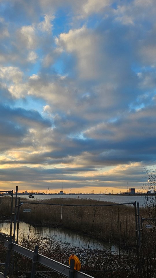 ✌️ The older we get, the more we see the importance to enjoy. Your happiness won't be served on a silver platter while you sit and wait ✨👀 #happiness #search #comingsoon #inspiration #inspire #motivation