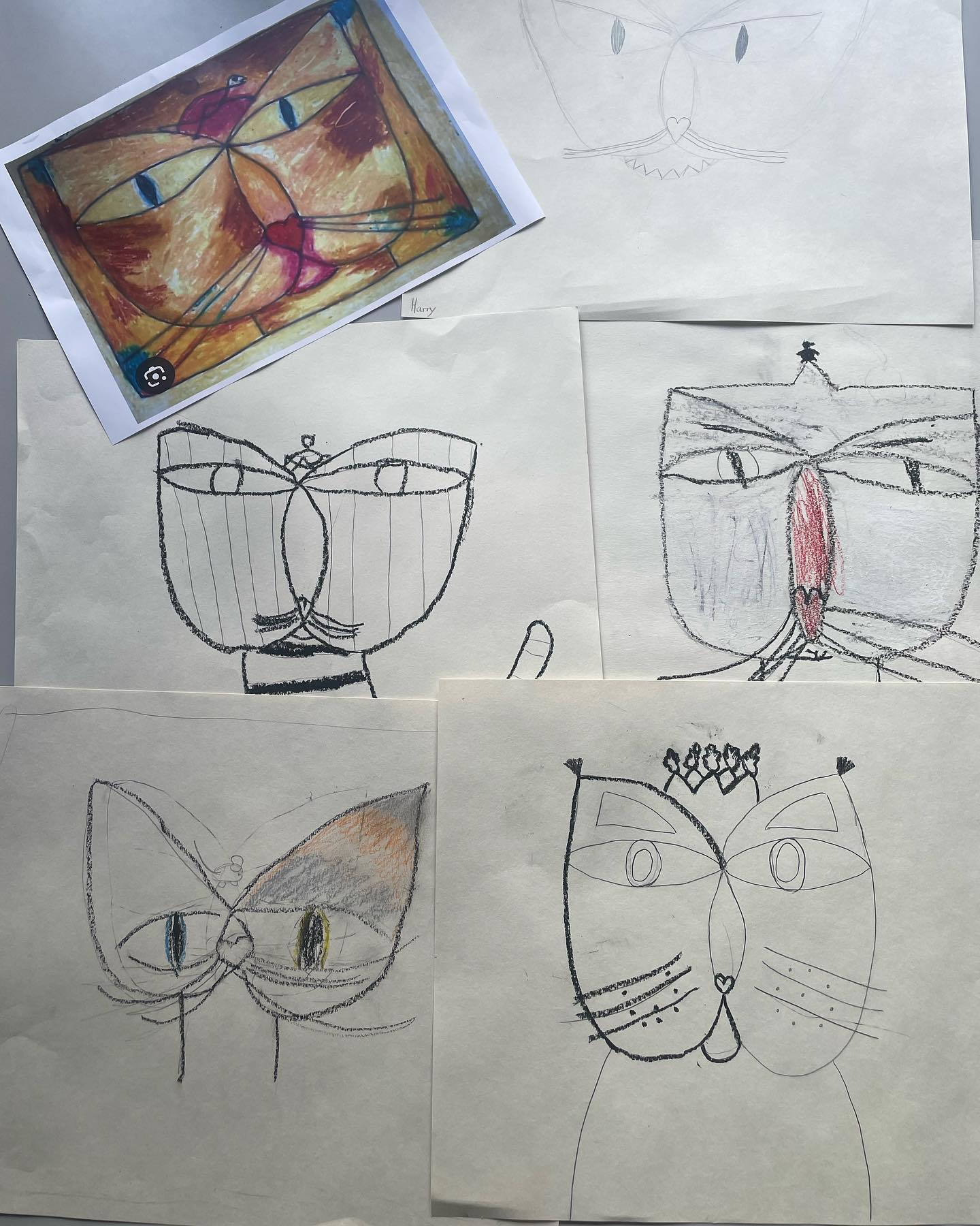 På våra bildlektioner skapar vi bilder utifrån kända konstverk The cat and the bird av Paul Klee och Pjäxor av Nils Kreuger.
Vilket härligt jobb man har🤗👨🎨