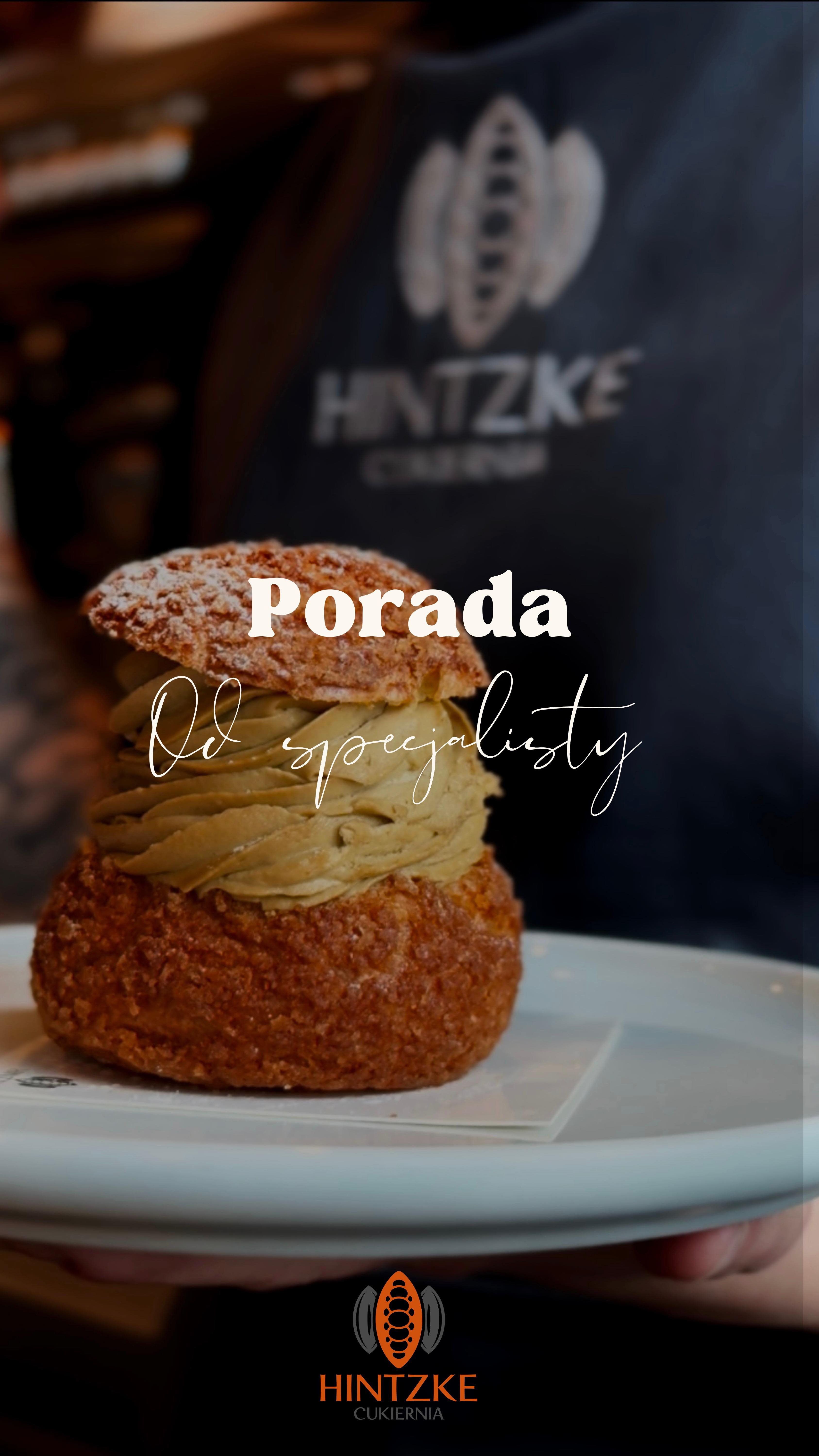 Co lubi nasza ekspertka?🤩 Wiktoria zdecydowanie stawia na ptysia pistacjowego – to jej absolutny ulubieniec! 😋💚 Wpadnij do nas i posmakuj tego pysznego deseru 🍰 Gwarantujemy, że skradnie i Twoje serce ❣️