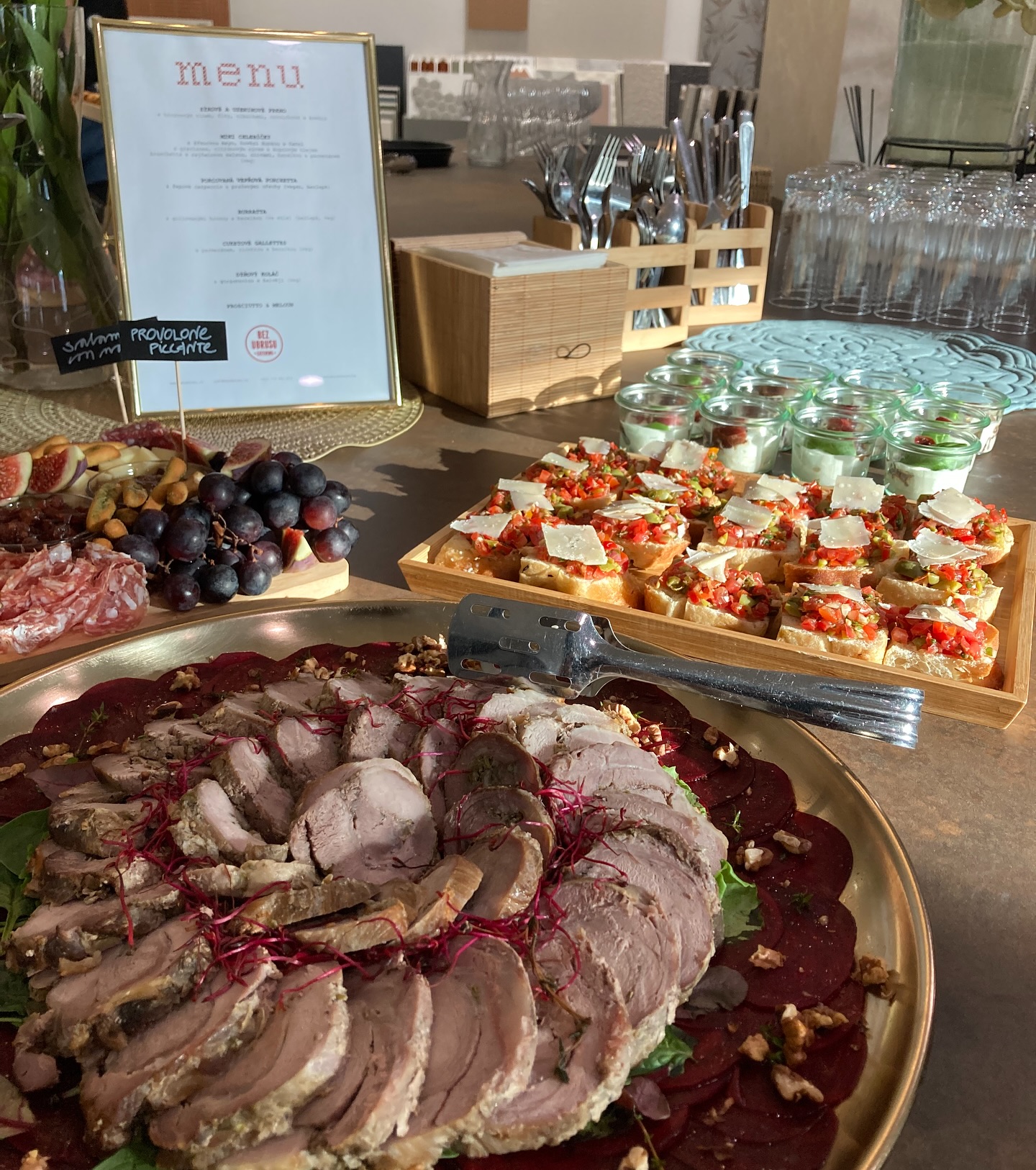 Gurmánský večírek plný italských specialit si zažili zaměstnanci a jejich hosté v plzeňské pobočce @archtilescz 🇮🇹
#firemni #vecirek #party #catering