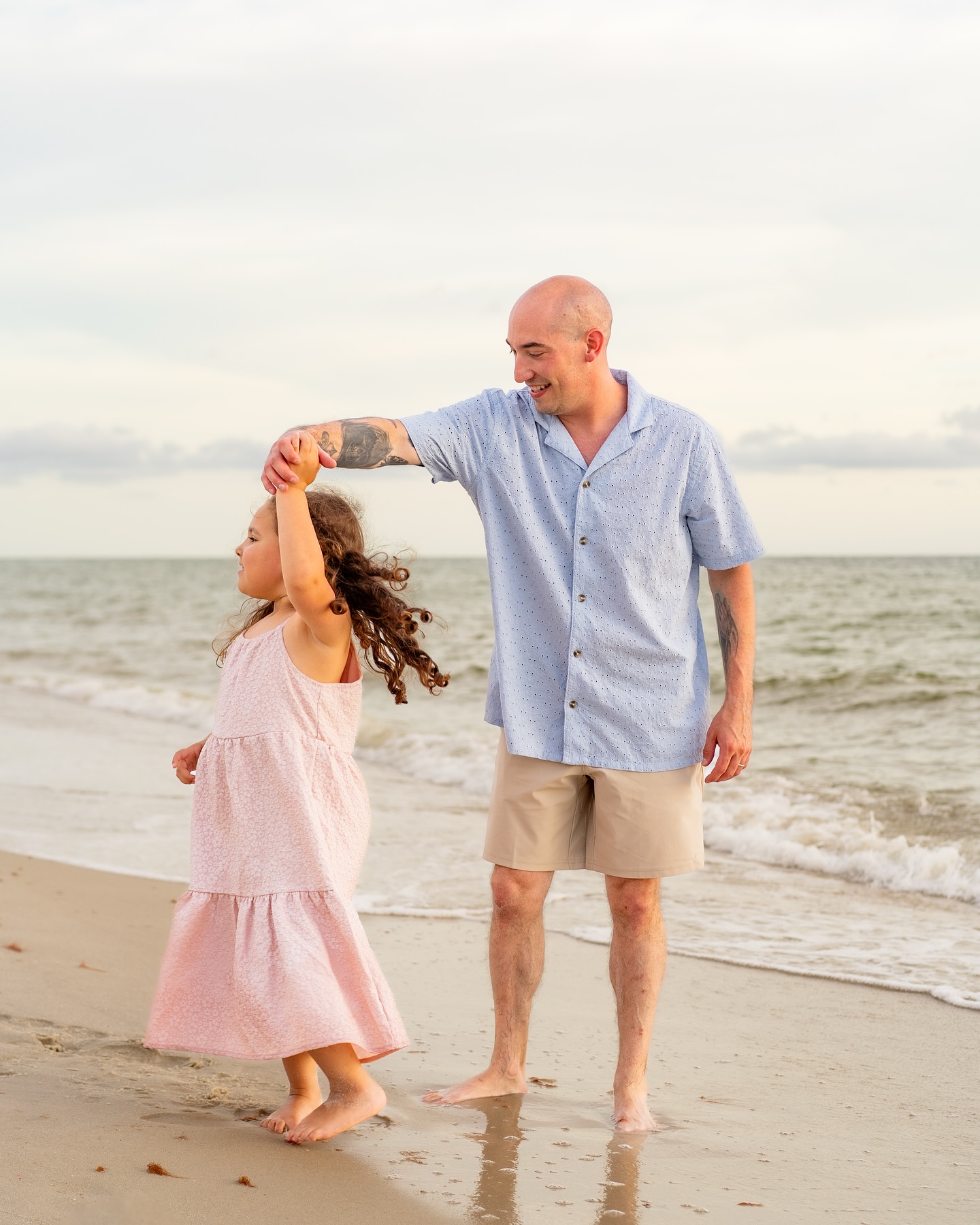 Nothing like a father daughter bond 💕 #swflphotographer #naplesphotographer #fortmyersphotographer #bonitabeachphotographer