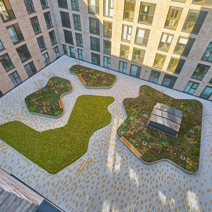 There’s nothing better than coming home to a community that feels like home. 🏡 Whether it's catching up in the lounge or unwinding in the gardens, where’s your favourite place to relax at The Arches?