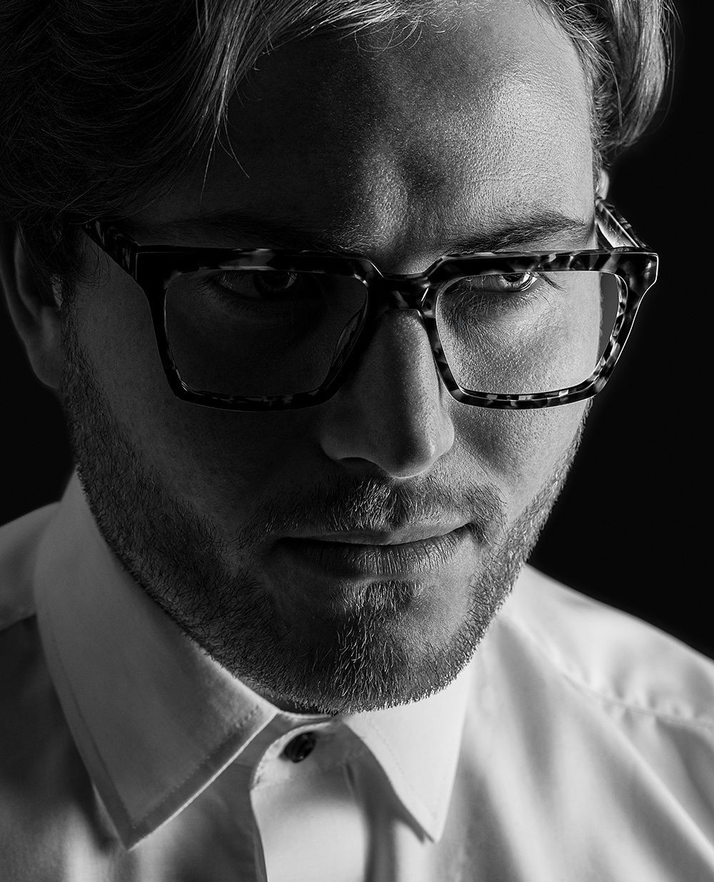 ION Eyewear.
Graphic silhouettes, bold eye shapes and graduating opacities across materials invoke an investigation into the perception of identity and a celebration of individual expression.
#caroneyewear #ioneyewear #opticians #independentopticians 