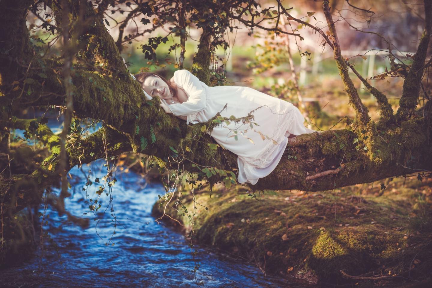 I first met @silread almost three years ago. A student of hers had posted about the alchemical work they had been doing together, centred around Marion Woodman’s teachings. I started to work one to one with Sil using Marion’s map of feminine individuation and began a spectacular soul journey. Our work has taken me deeper into my dreams, symbolism, stories, myths and fairytales, and on a reclamation mission for the many lost and stolen parts of my self.
Last year, I joined Sil in facilitating retreats in Rhode Island. We gathered with groups of women on their own soul expeditions and dived deeper into Marion Woodman’s work collectively.
This year we are building the Soul Making School. The School launches on 21 March and is a 9 month immersive Jungian journey to embody the feminine soul. It is a container that will provide access and guidance for conscious engagement with Marion Woodman’s lineage of love and wisdom. Marion’s map of the archetypes – and the tools and practices she taught Sil when she studied with her along the way are shared as a way of ingesting the nourishment of her teachings.
I will be assisting Sil in teaching about these archetypal stages through the magic and symbolism of fairy tales and myths.
If you feel called to make and embrace your feminine soul – by learning how to meet the inevitable initiations that come your way – I invite you to go to https://silread.com/school to learn more and make an application.
#silread #jung #marionwoodman #consciousfeminine #feminine #womenscircles #schoolofsoulmaking #psychotherapistsofinsta #theembodiedsoul