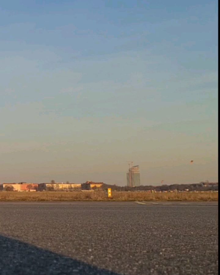 First attempt of entry for the @monthly.wizard.challenge. This one got me inspired to do another even version. Thanks for the challenge and your feedback @dan_inlineskater ➿🧙➿I'm not totally sure about the ending...
.
.
.
#inlineskatingberlin #wizardskating #rollerblading #monthlywizardchallenge #inlineskating