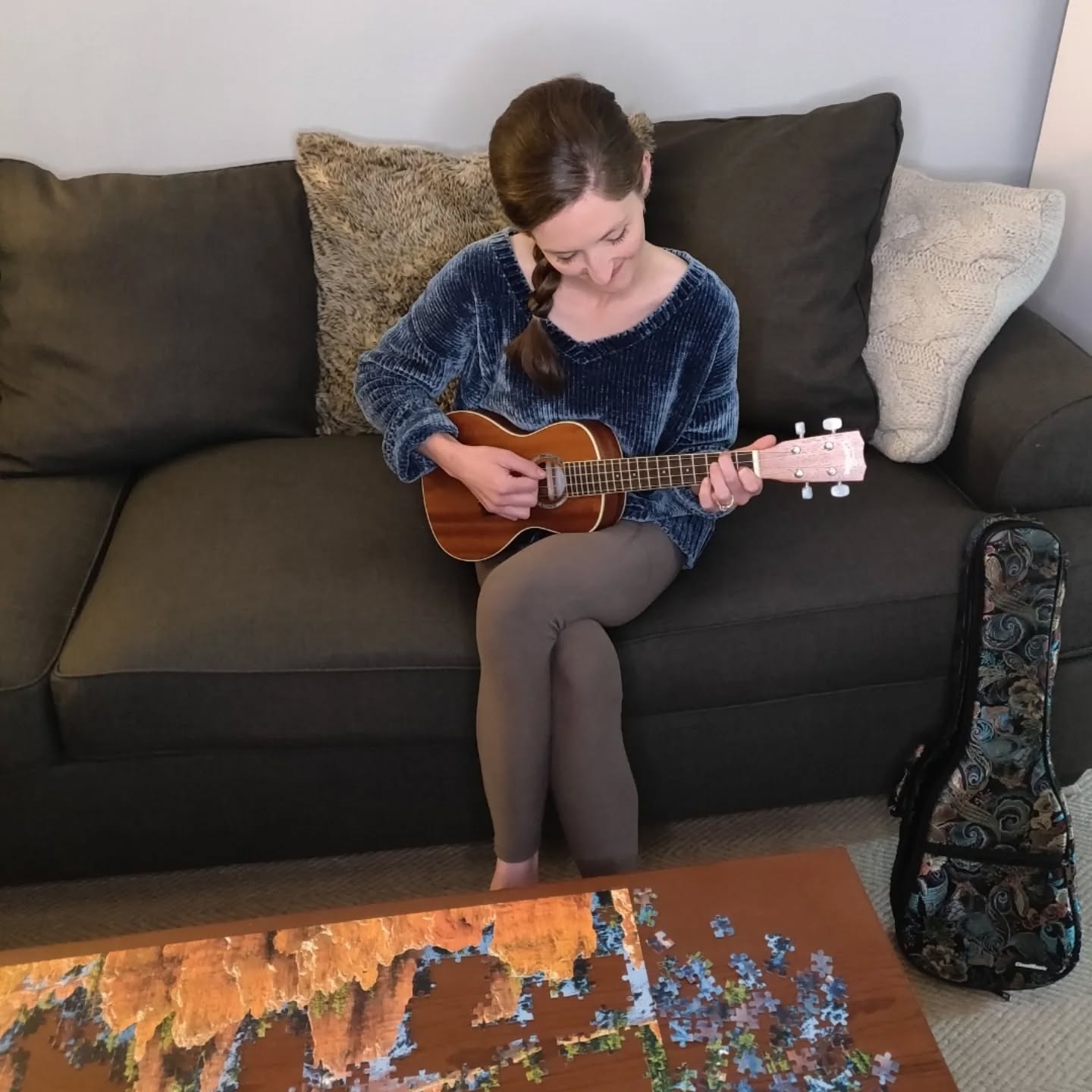 I'm learning to embrace being a "jack of many trades, master of none" and so a few months ago I started to learn to play this cute little instrument. I am not very good at it, but I can make music with it! So tonight I'm taking it with me to perform at @onthespotnyc (info in my story) I'm excited to share my baby uke skills with other people.
Oh and Mike snapped this photo of me practicing yesterday and captured part of a super difficult puzzle he's working on, which he will complete with little-to-no help from me because I'm pretty useless in that area. Just felt it important to give credit where it's due 🧩 🙃