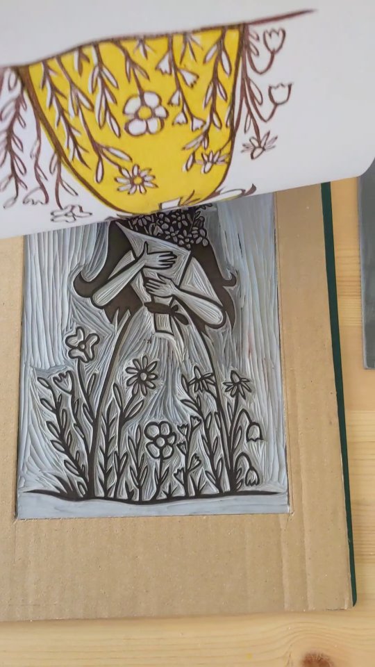 Test print from this lady đ¸
.
.
.
#printmakingprocess #handcarved #linocutprocess #printmakers #linocut #linoblock #linocutinprogress #printinprogress #workinprogressart #testprint