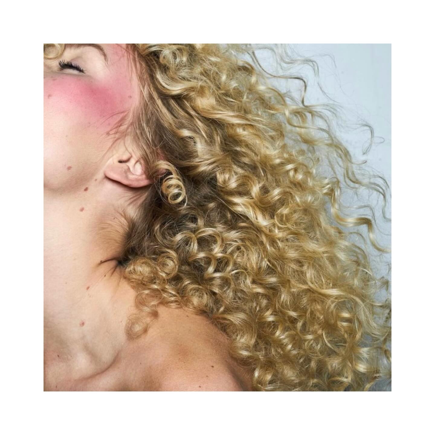 Curl story
Cleansed using curls co wash @marianilastockholm
Styling products, curls oil in cream and Lucious curl definer both by @marianilastockholm
Styled by Glynn @glynnnjonezzz @glynnjonessalon
.
.
.
.
.
#curls #curlyhair #coils #blonde #blondehair #frizzfree #hairstylist #dmvhair #glynnjonessalon #alexandriava #dmvsalon